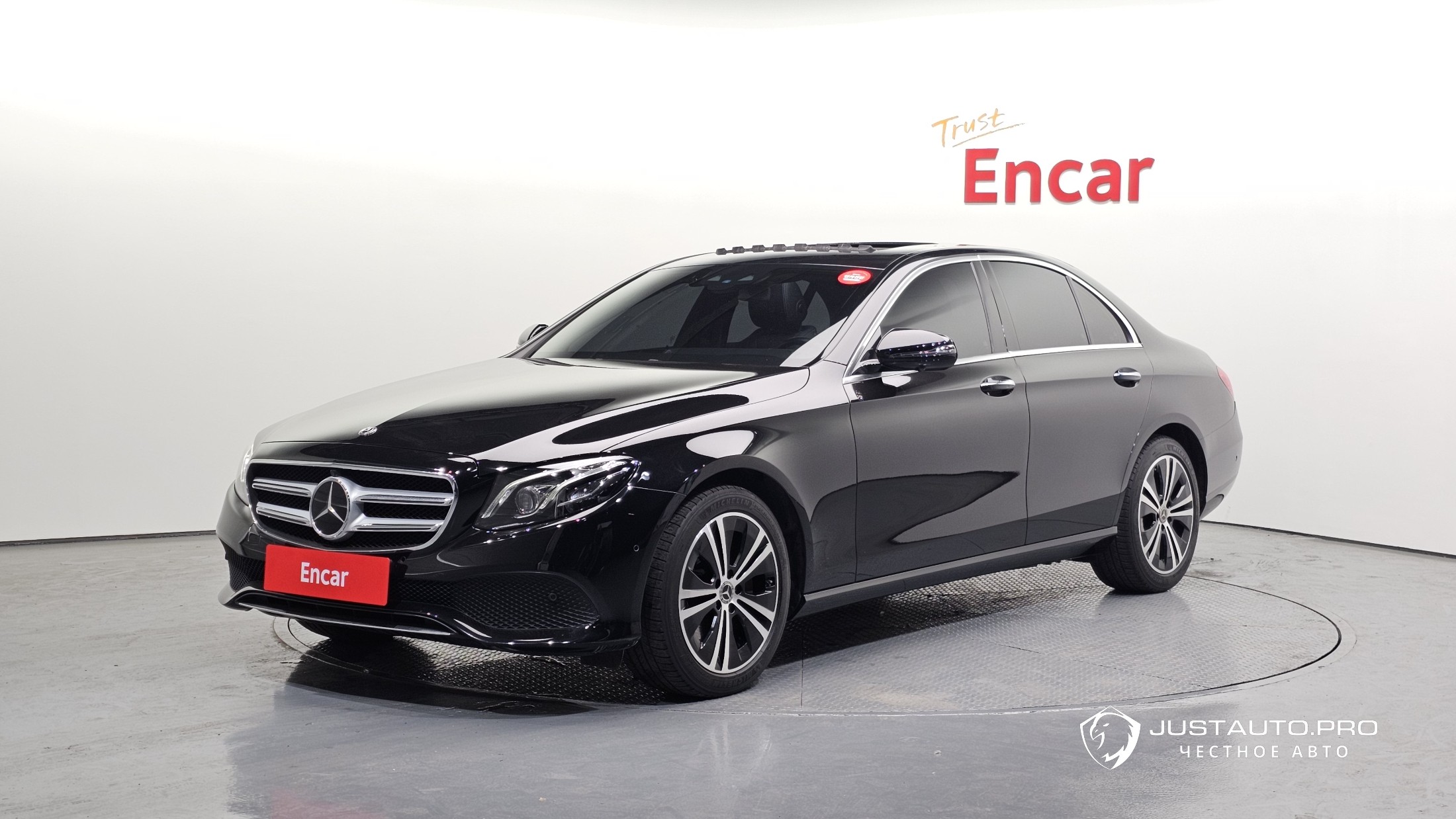 Автомобиль Mercedes-Benz E-Class