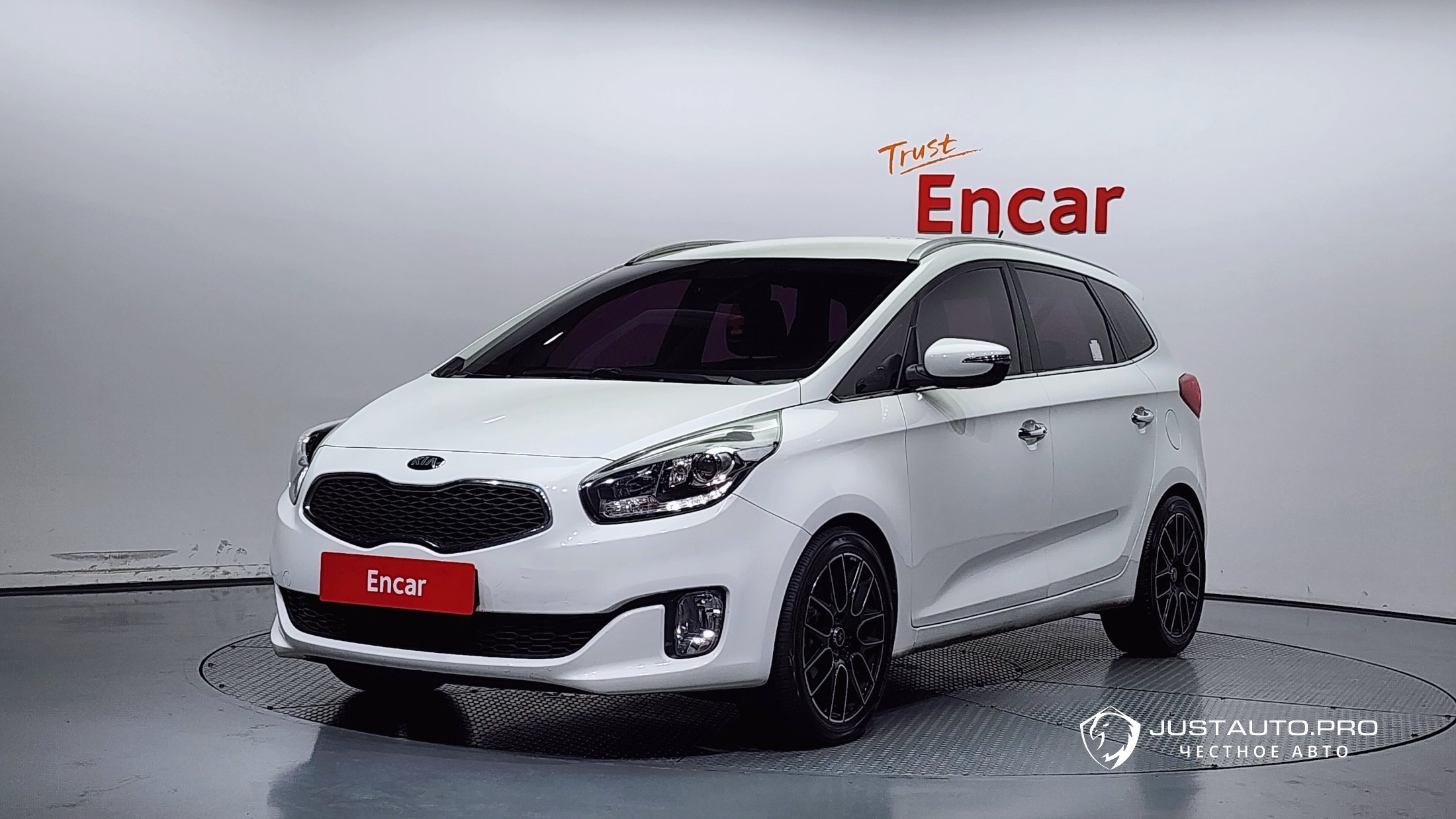 Автомобиль Kia Carens
