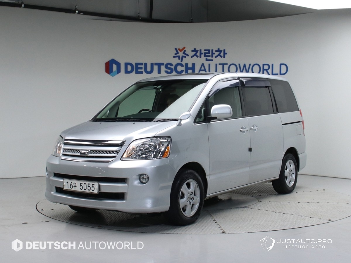 Автомобиль Toyota Noah