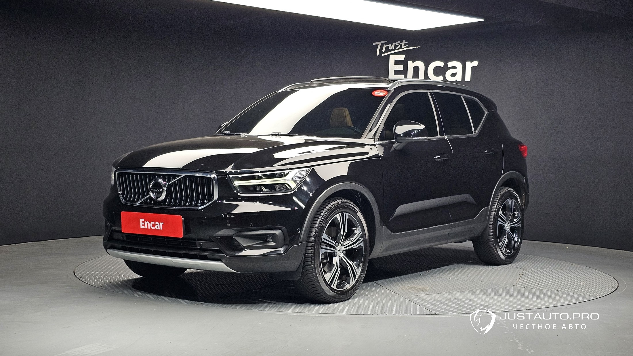 Автомобиль Volvo XC40