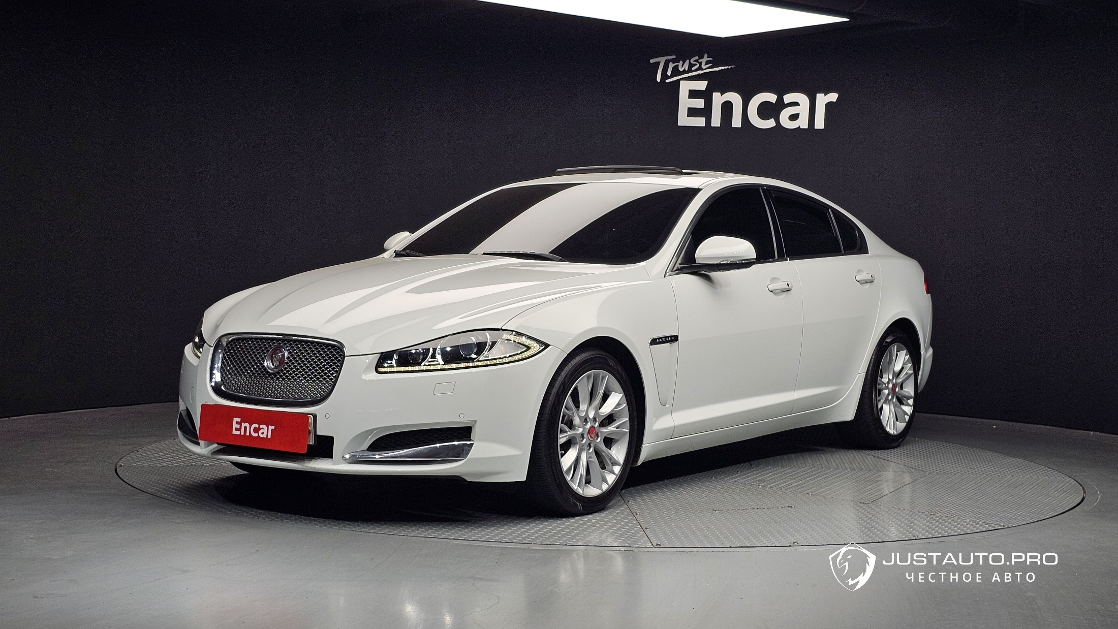 Автомобиль Jaguar XF