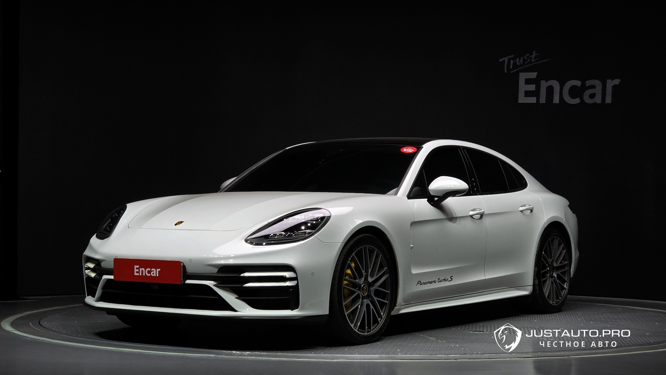 Автомобиль Porsche Panamera