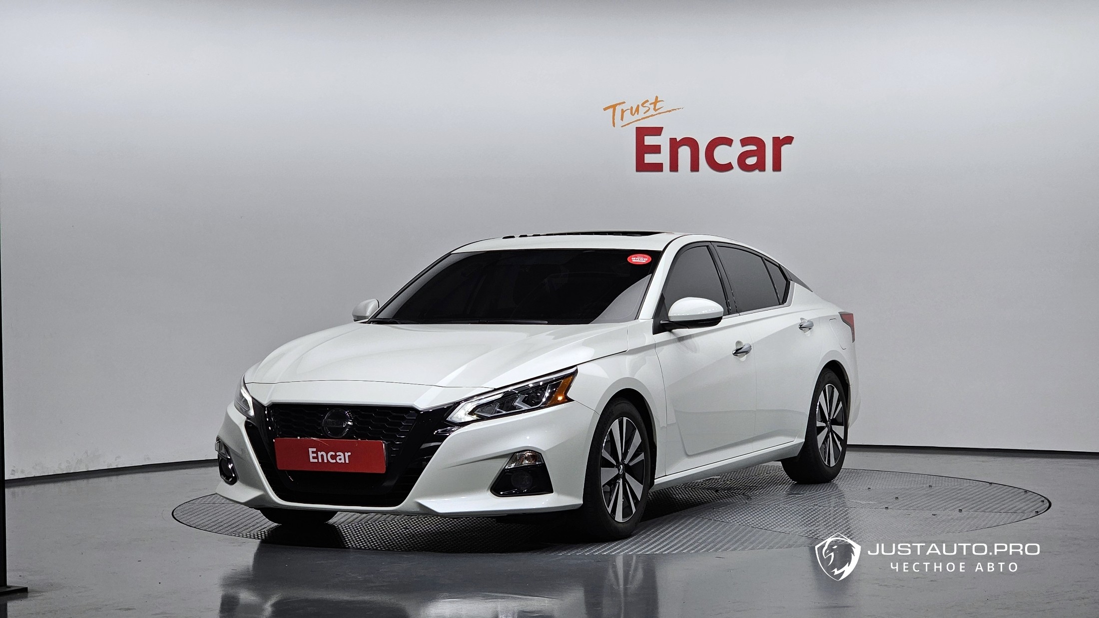 Автомобиль Nissan Altima