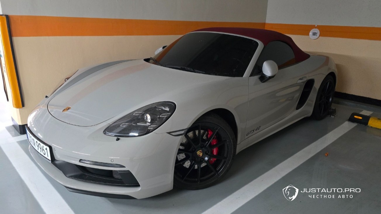 Автомобиль Porsche 718