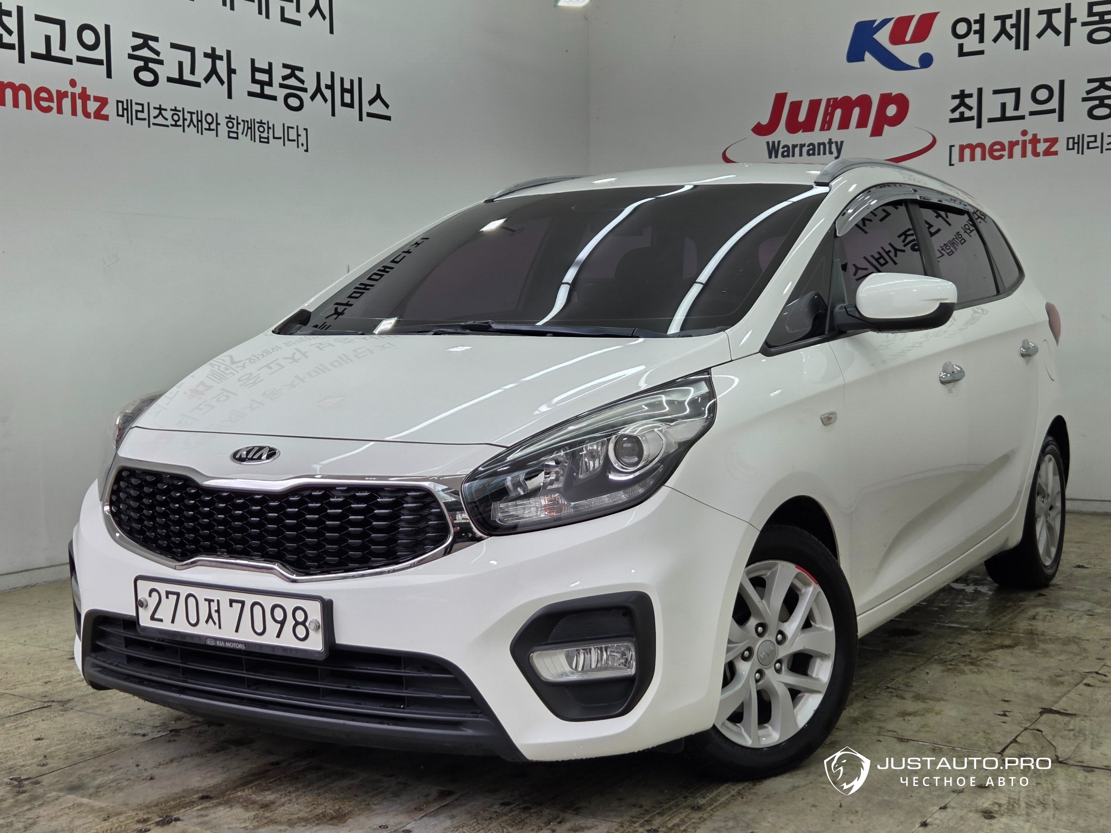 Автомобиль Kia Carens