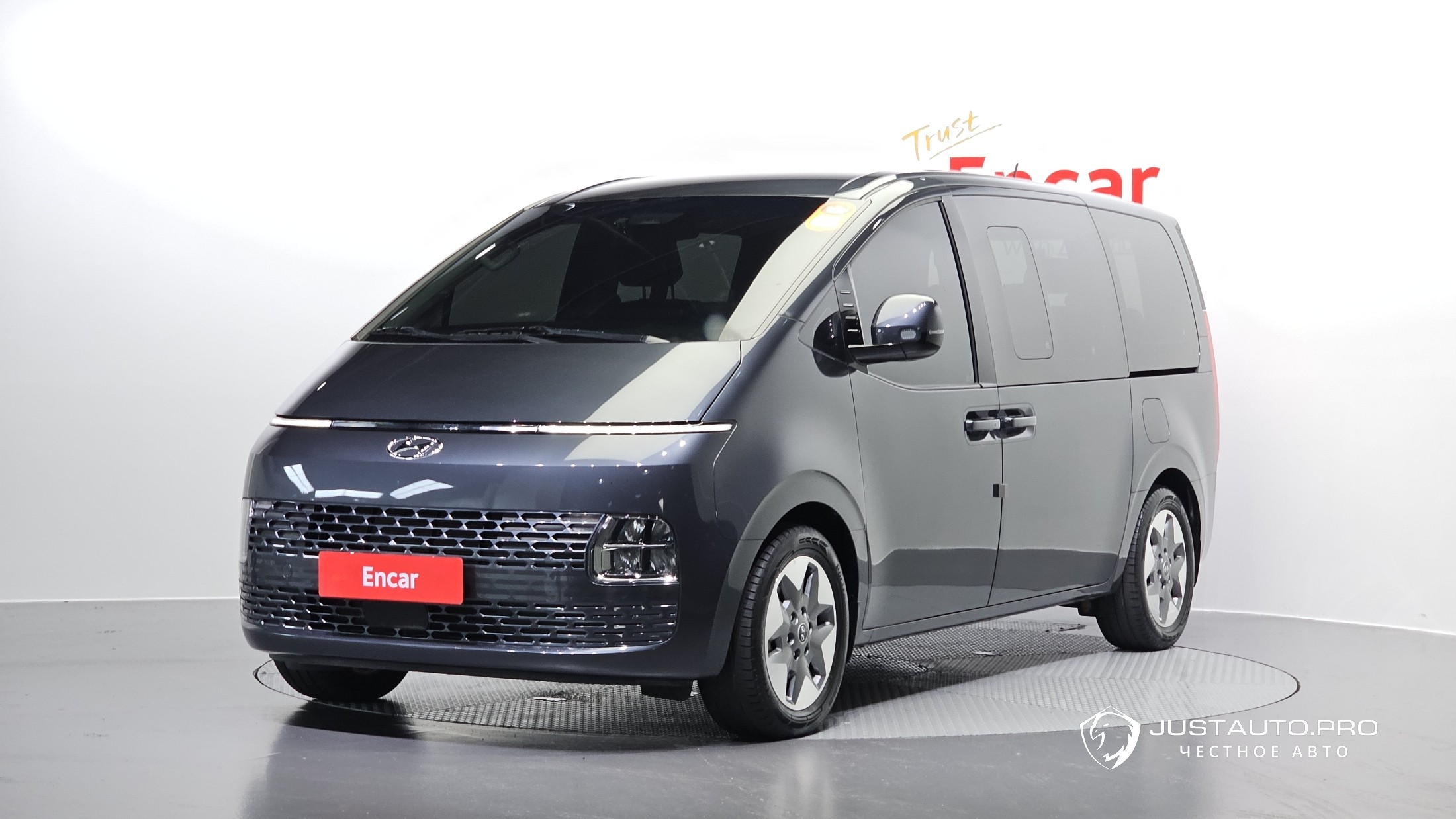 Автомобиль Hyundai Staria