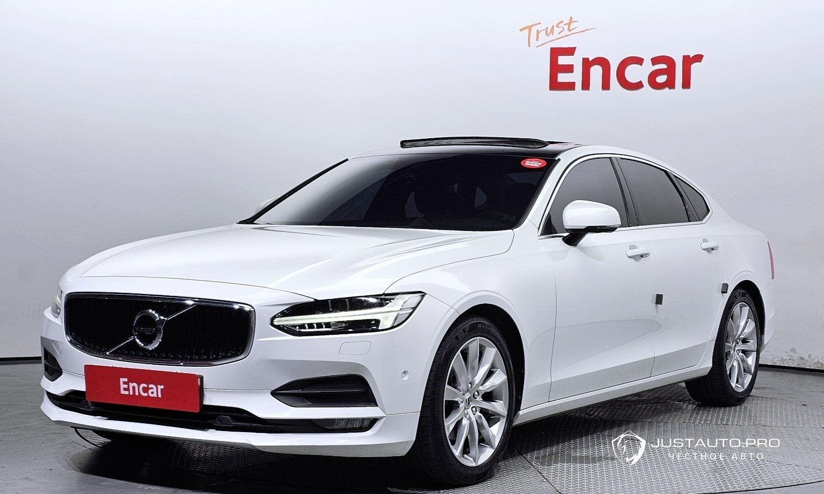 Автомобиль Volvo S90