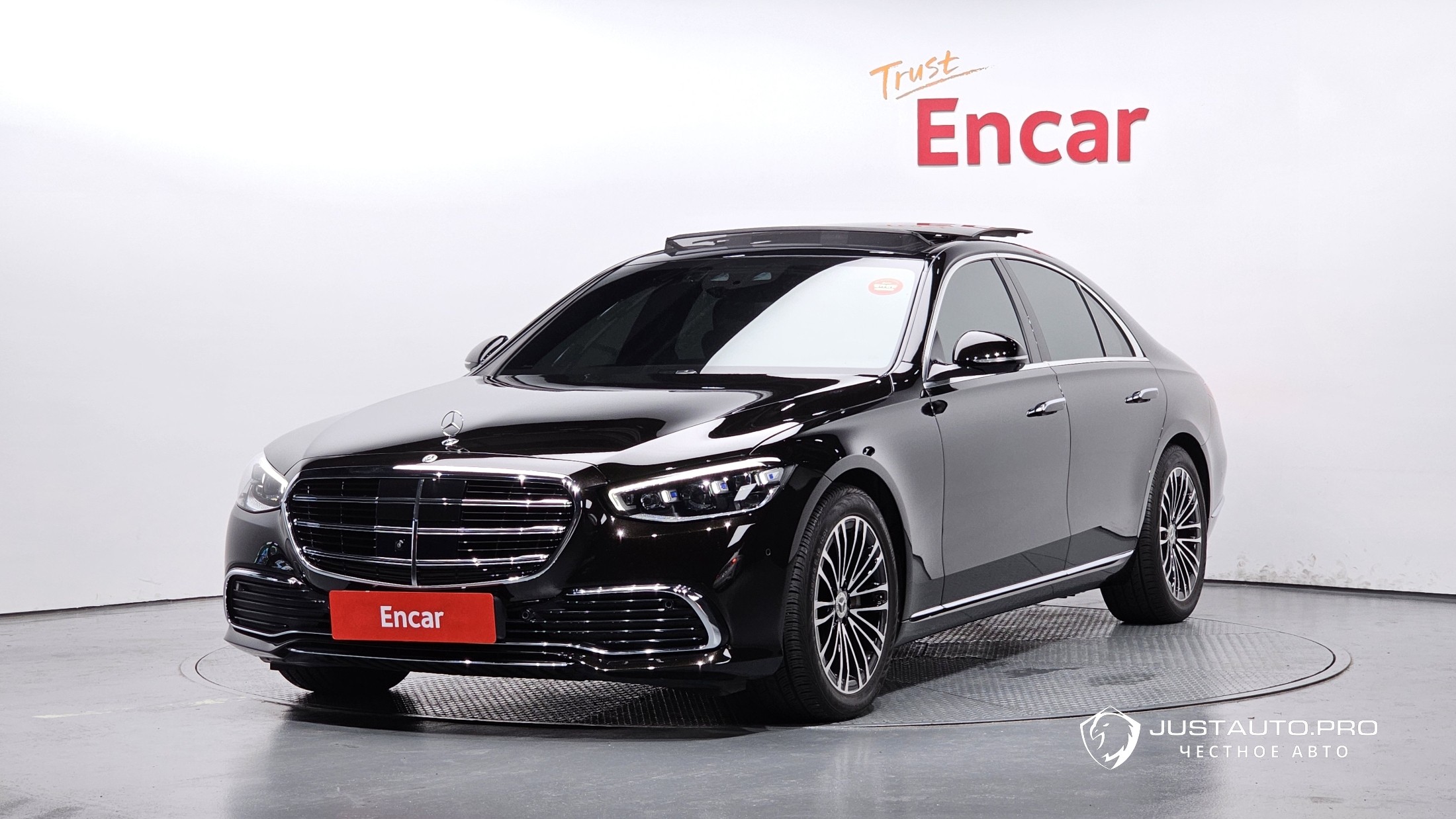 Автомобиль Mercedes-Benz S-Class