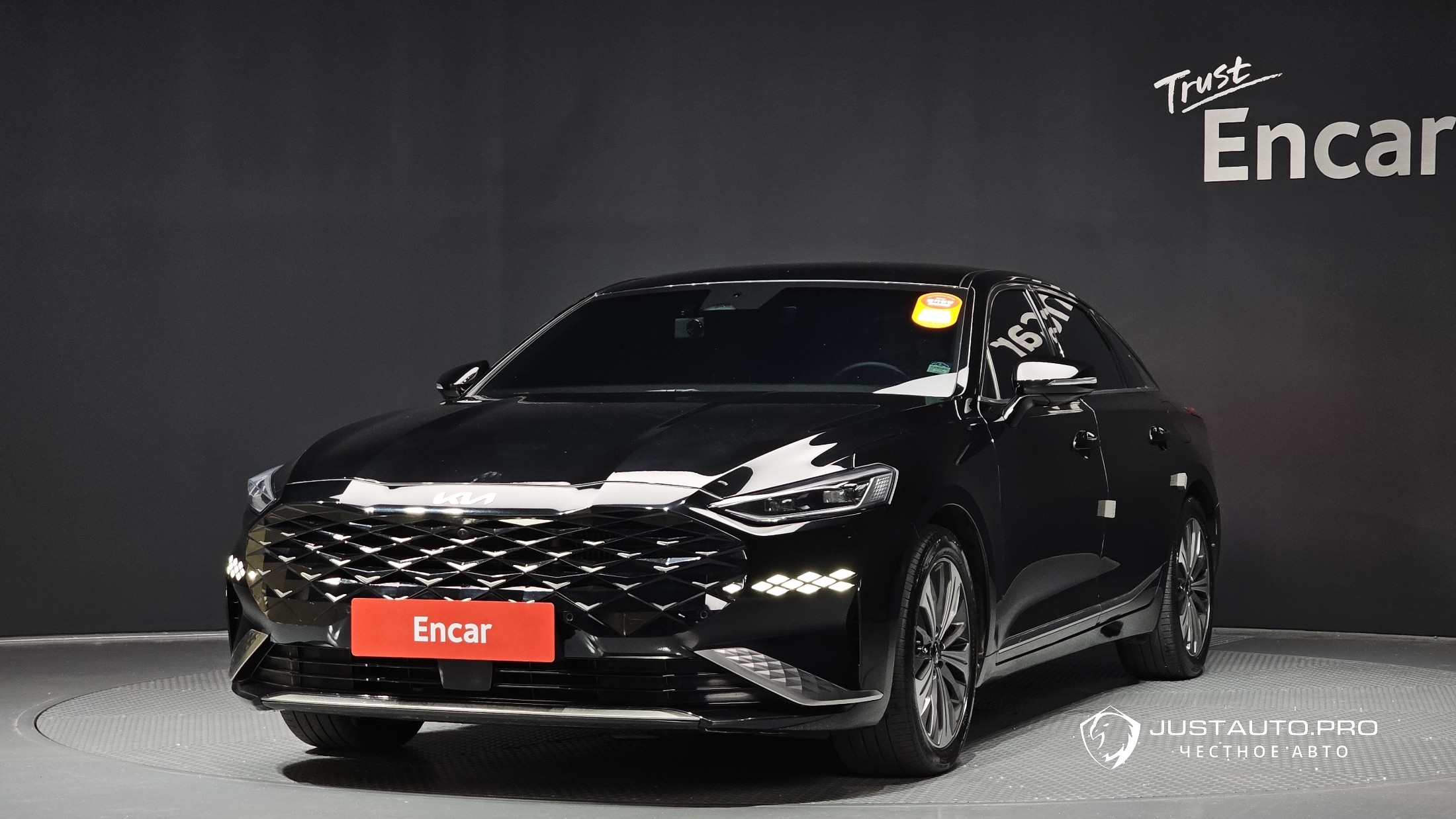 Автомобиль Kia K8