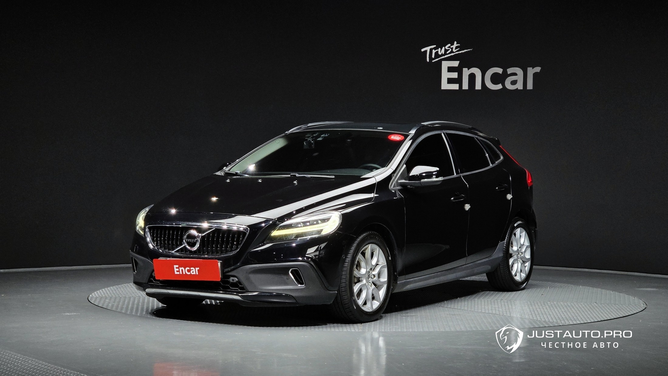 Автомобиль Volvo V40