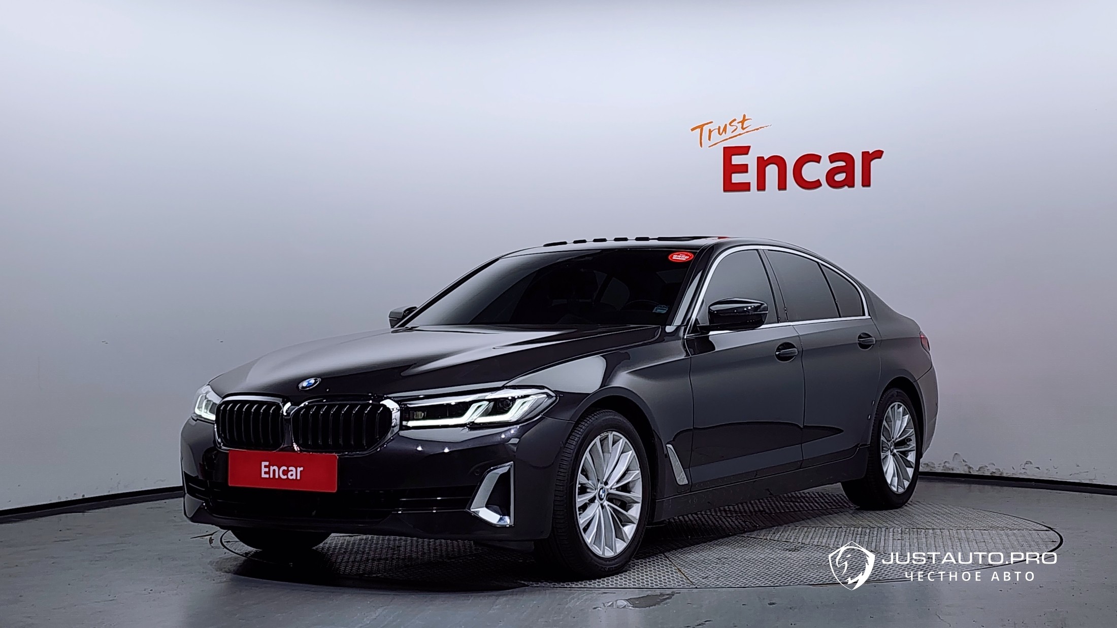 Автомобиль BMW 5-Series