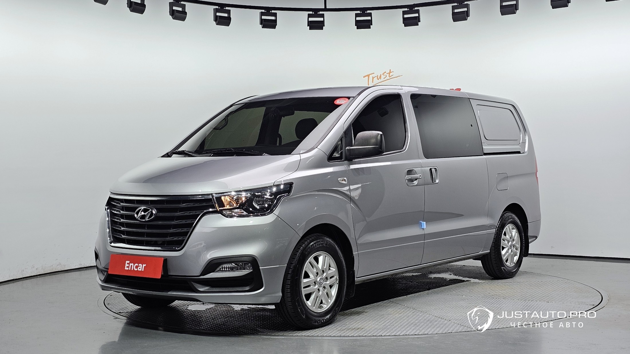 Автомобиль Hyundai Starex