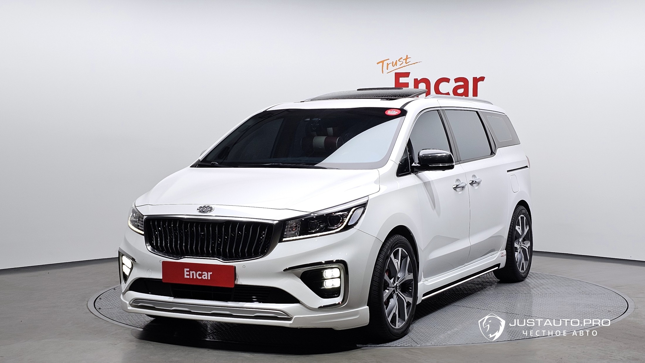 Автомобиль Kia Canival