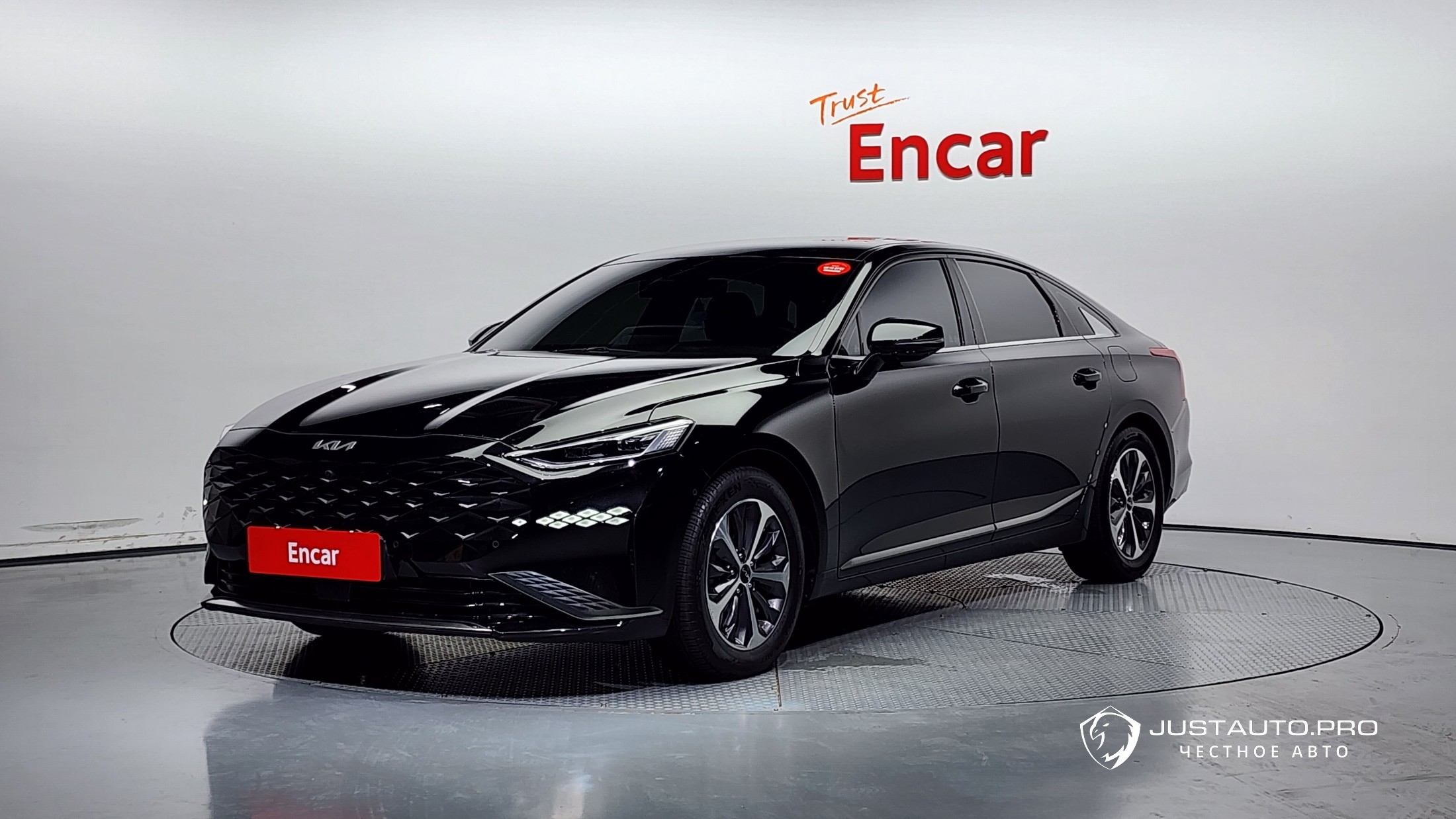 Автомобиль Kia K8