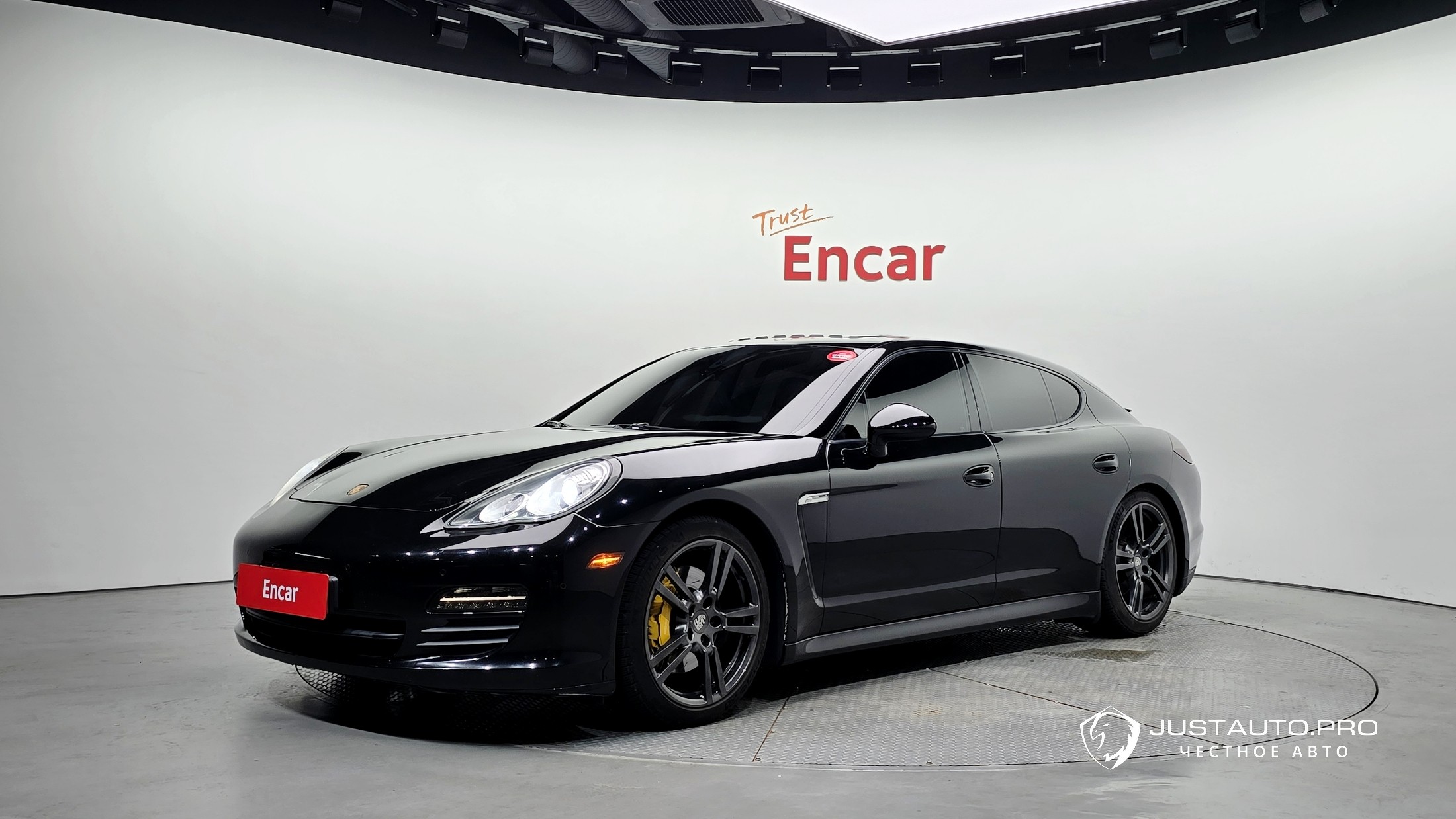 Автомобиль Porsche Panamera