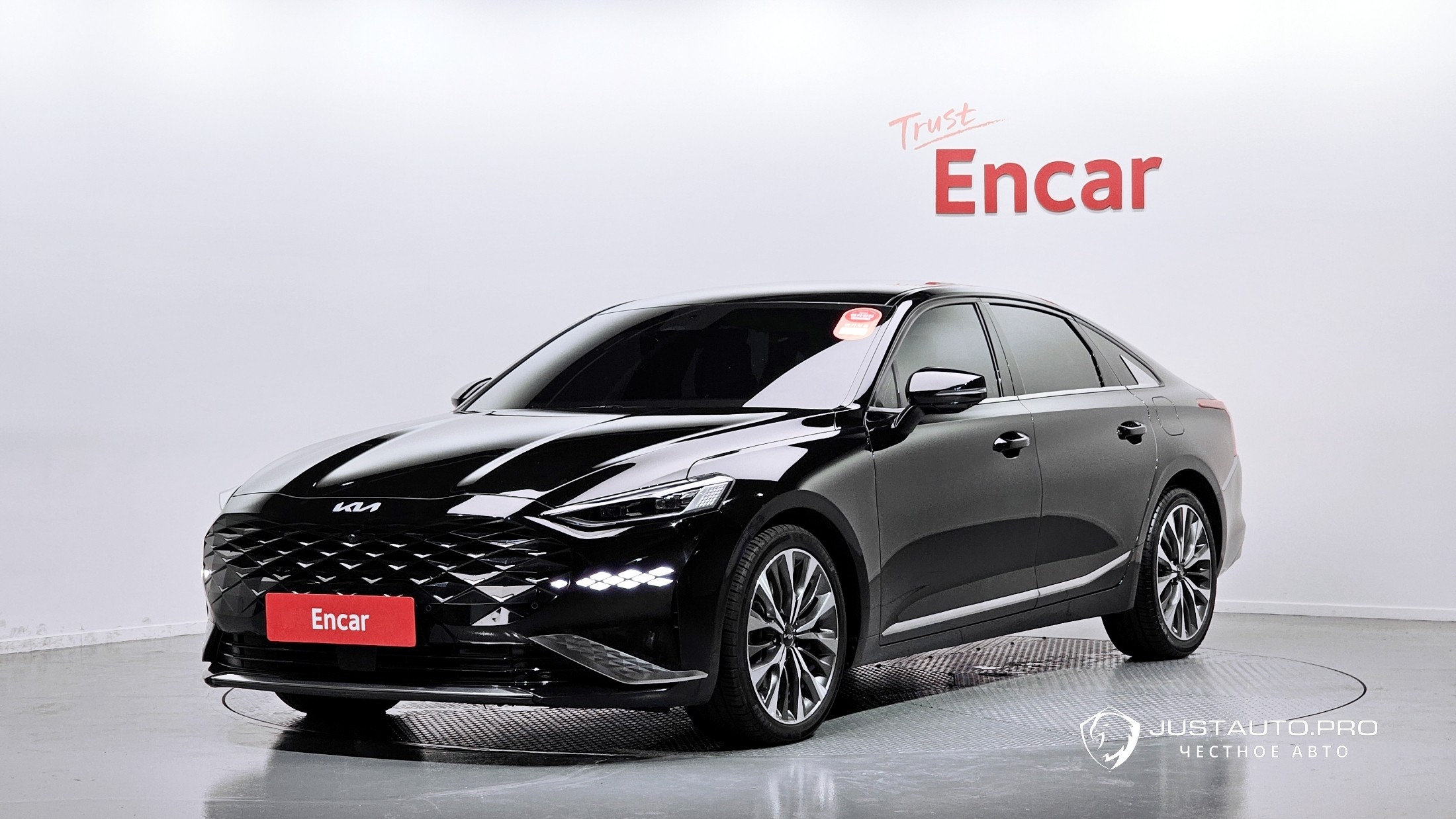 Автомобиль Kia K8