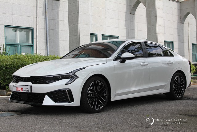 Автомобиль Kia K5