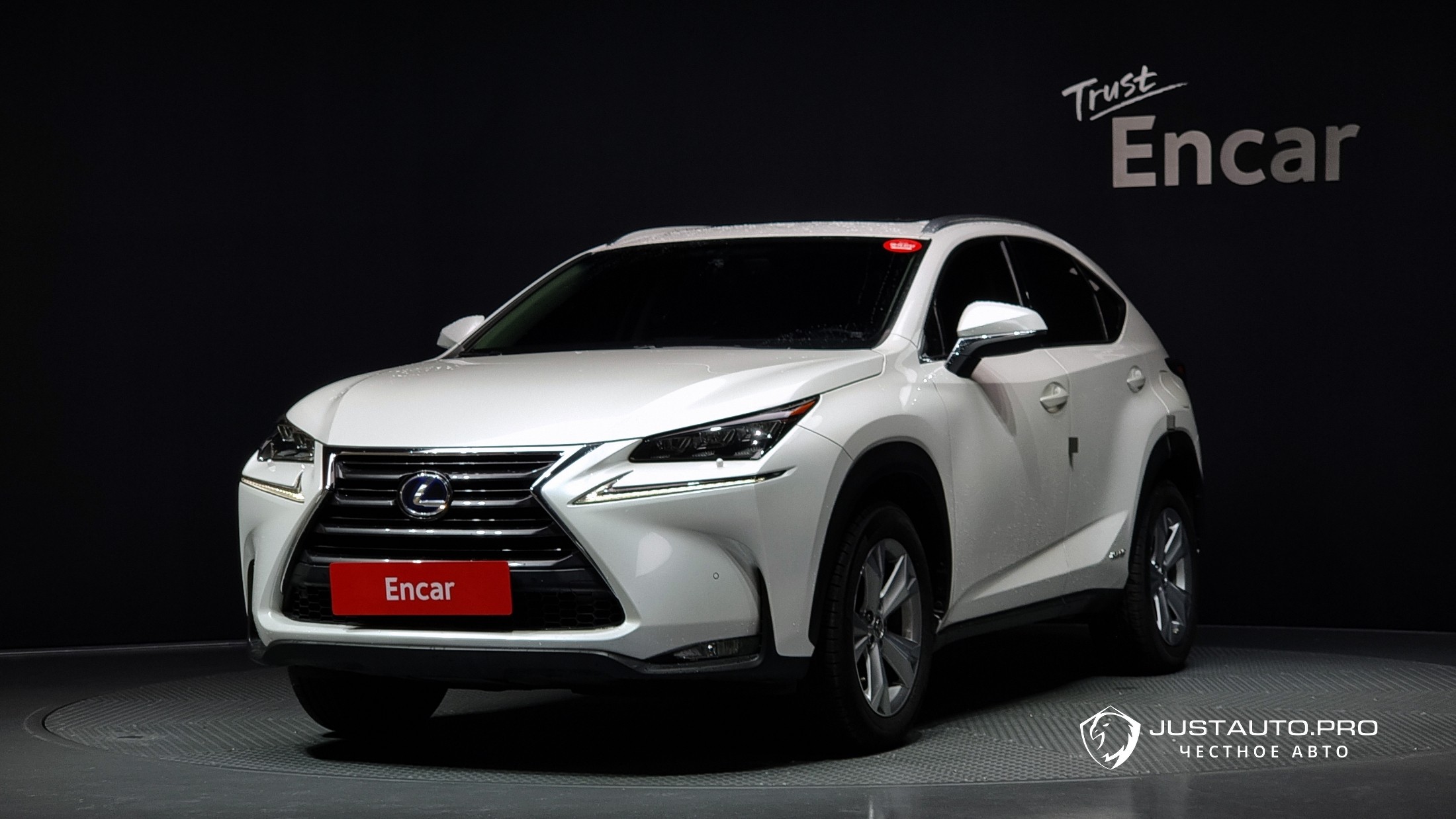 Автомобиль Lexus NX