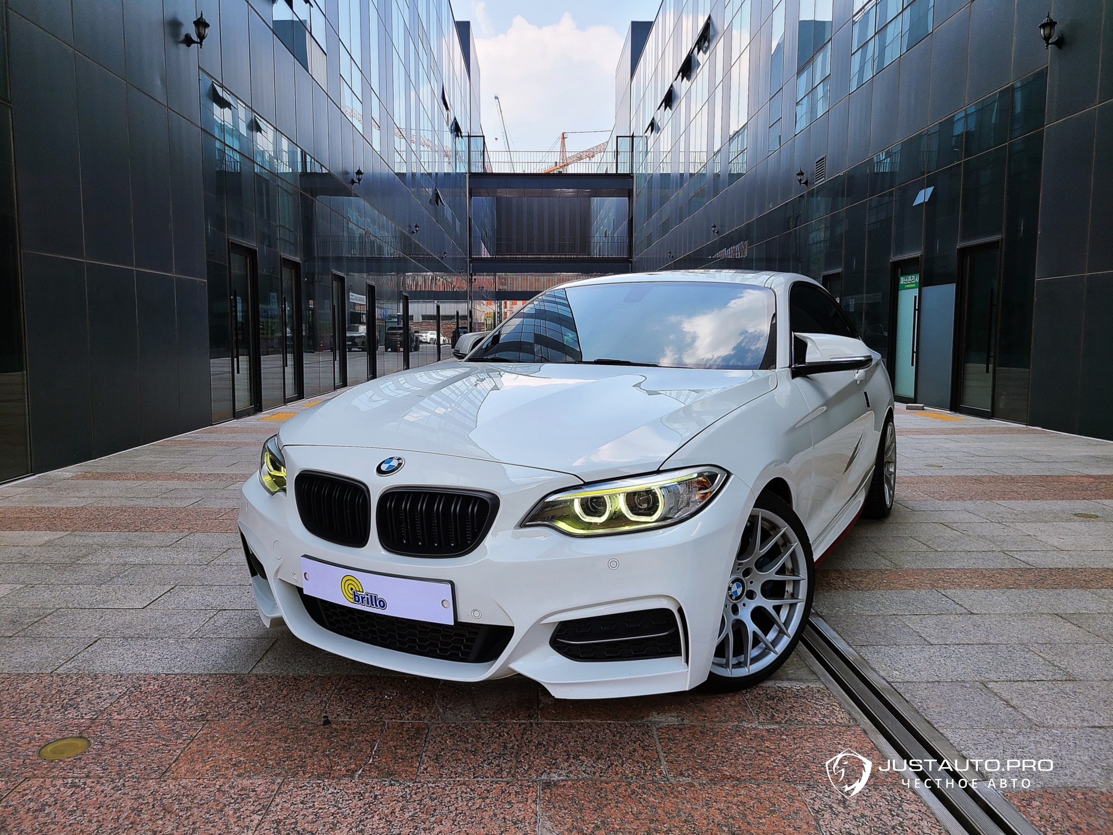 Автомобиль BMW 2-Series