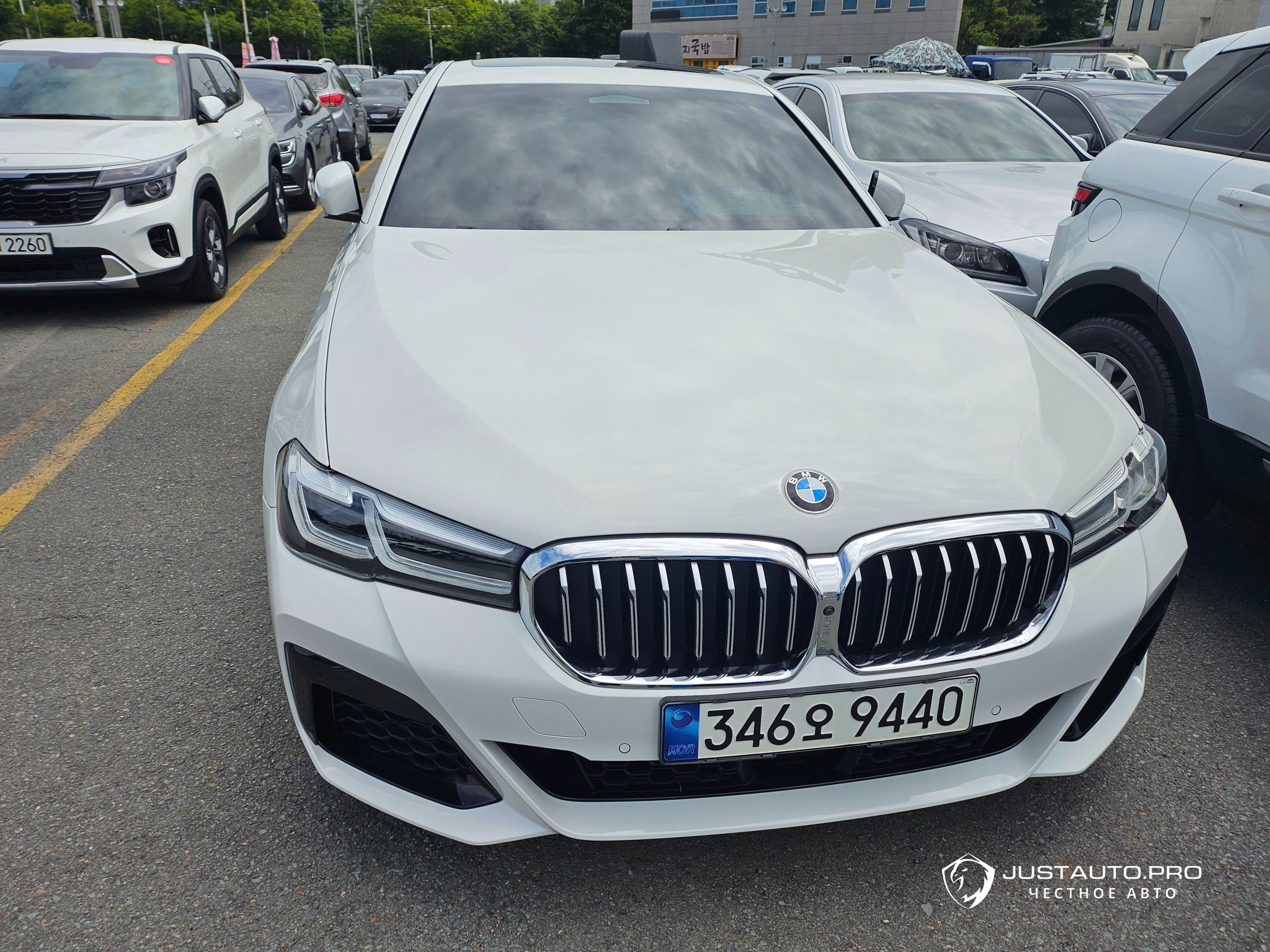 Автомобиль BMW 5-Series