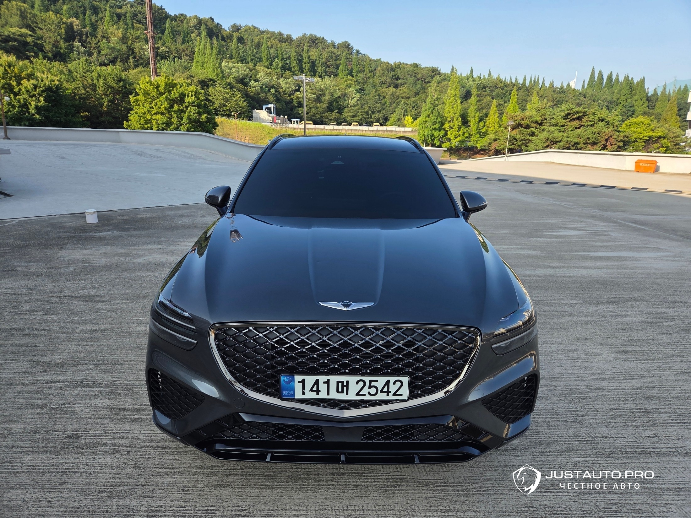 Автомобиль Genesis GV70