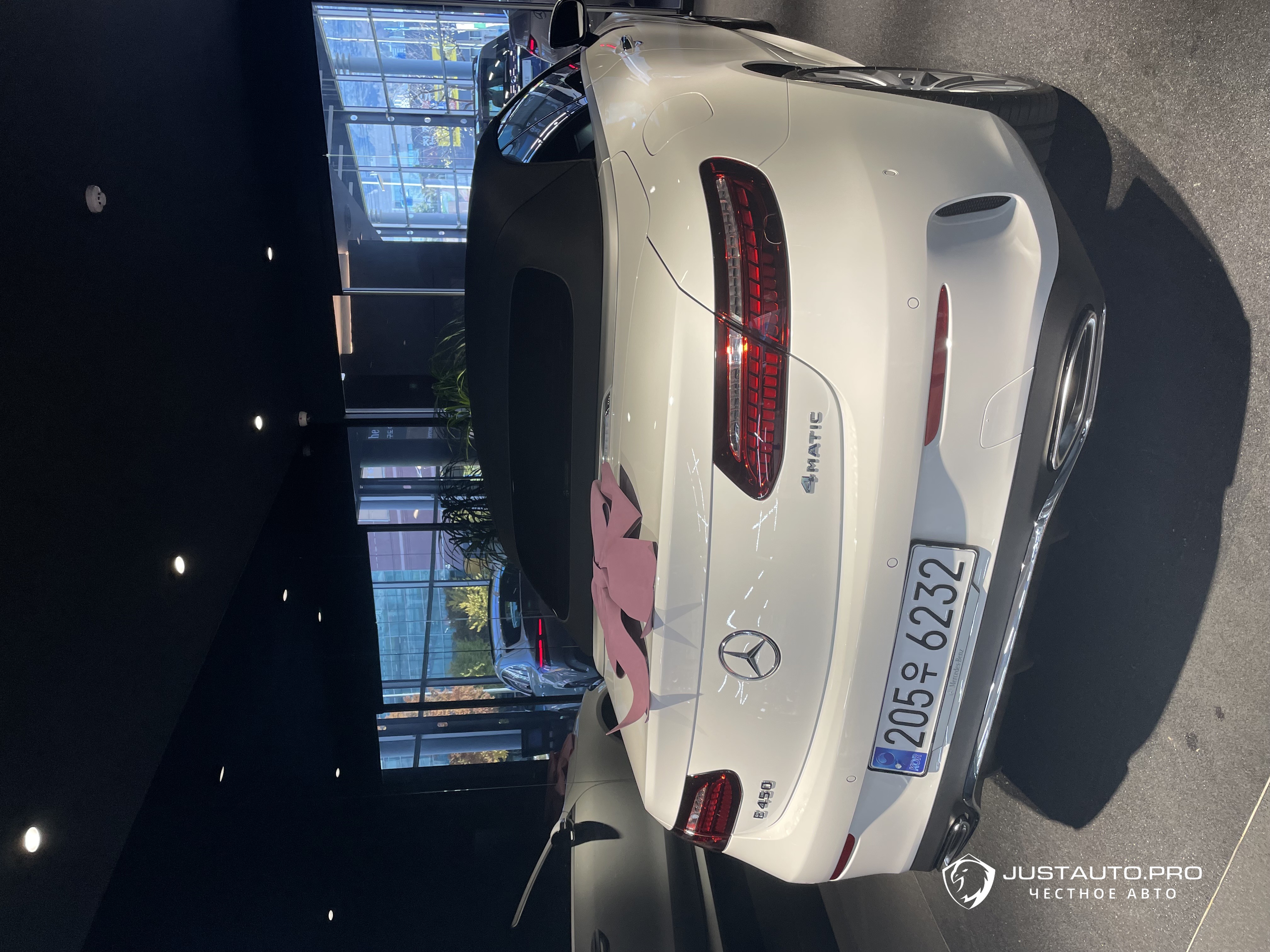 Автомобиль Mercedes-Benz E-Class