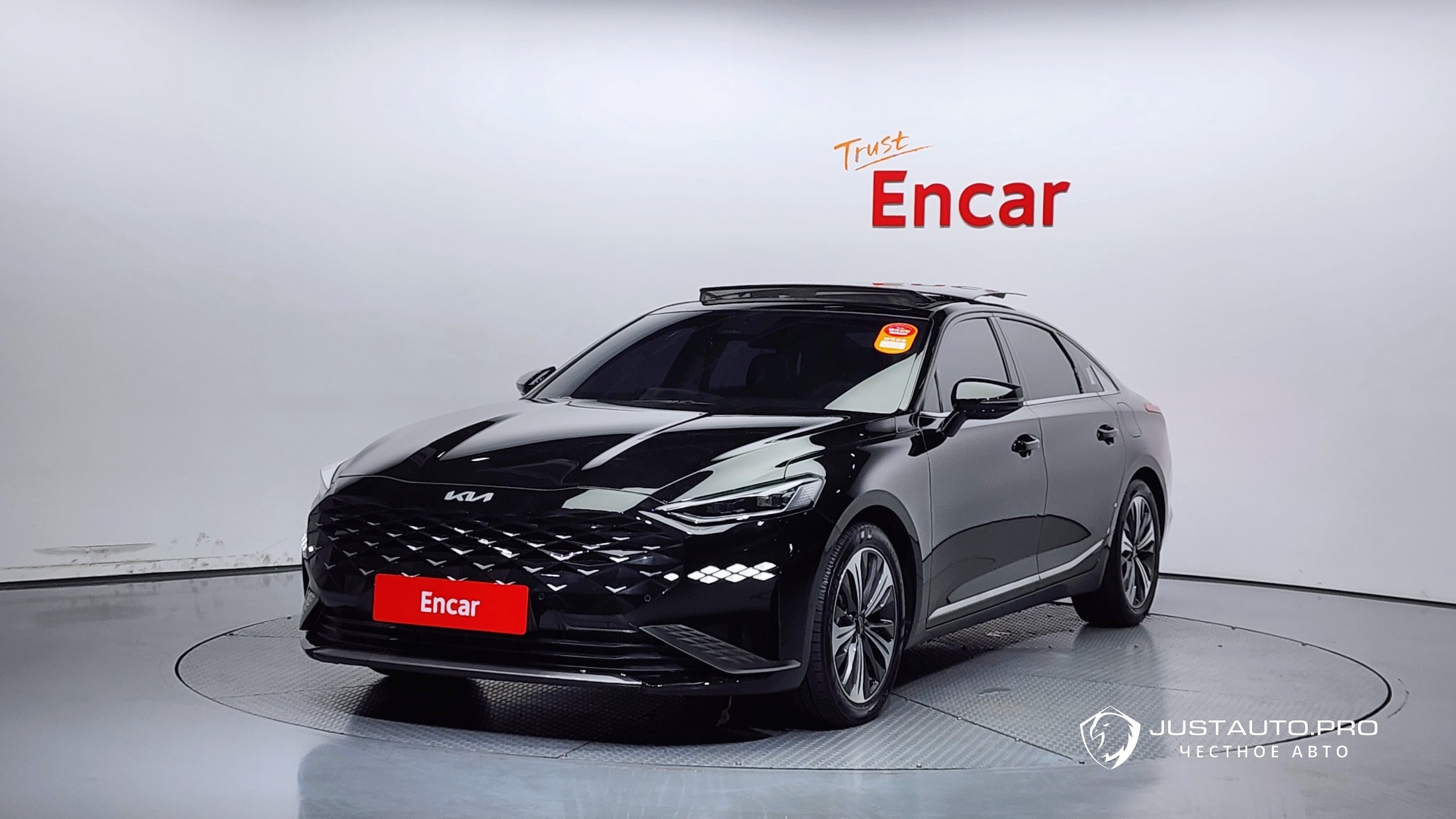 Автомобиль Kia K8