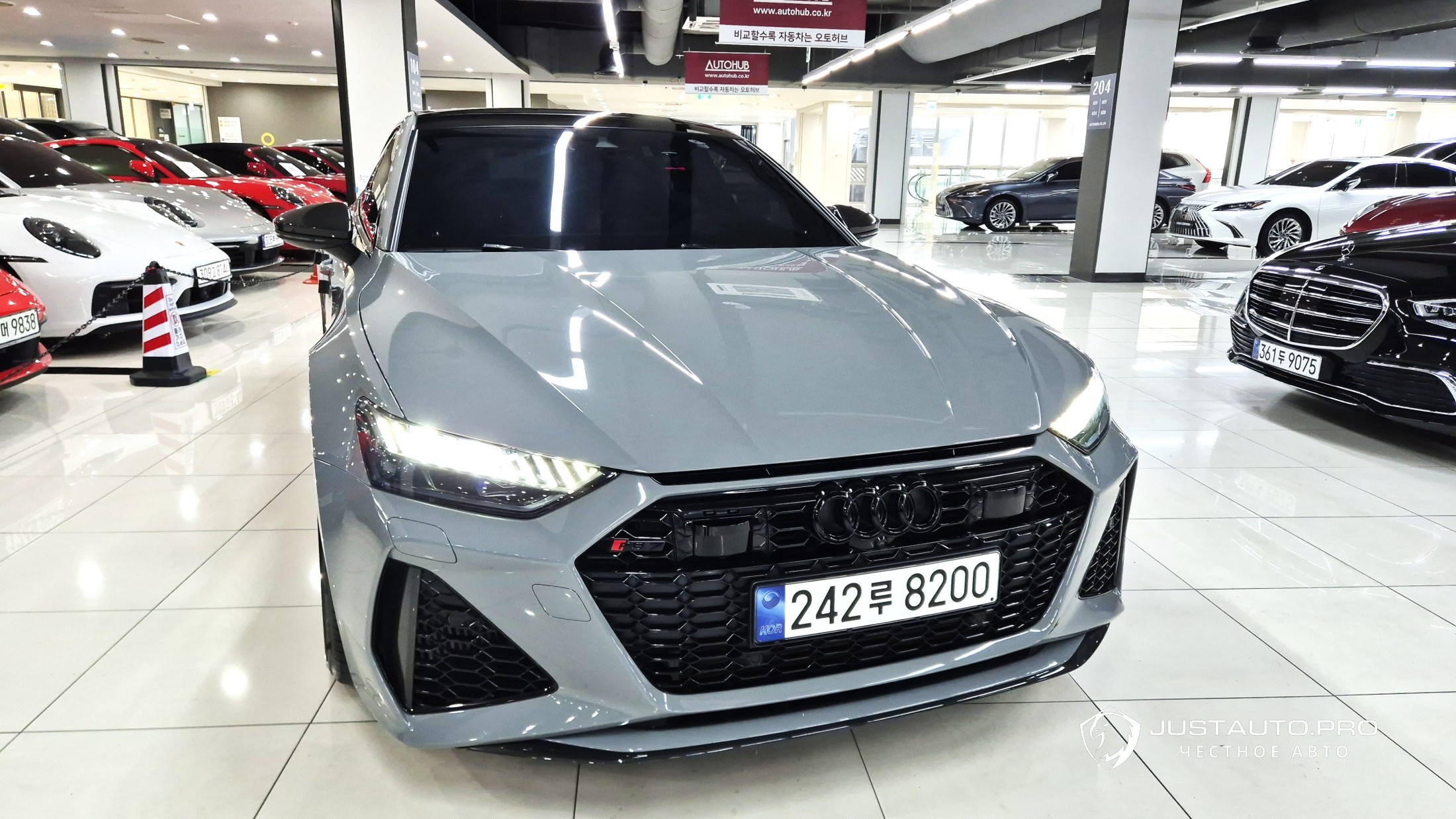 Автомобиль Audi RS7