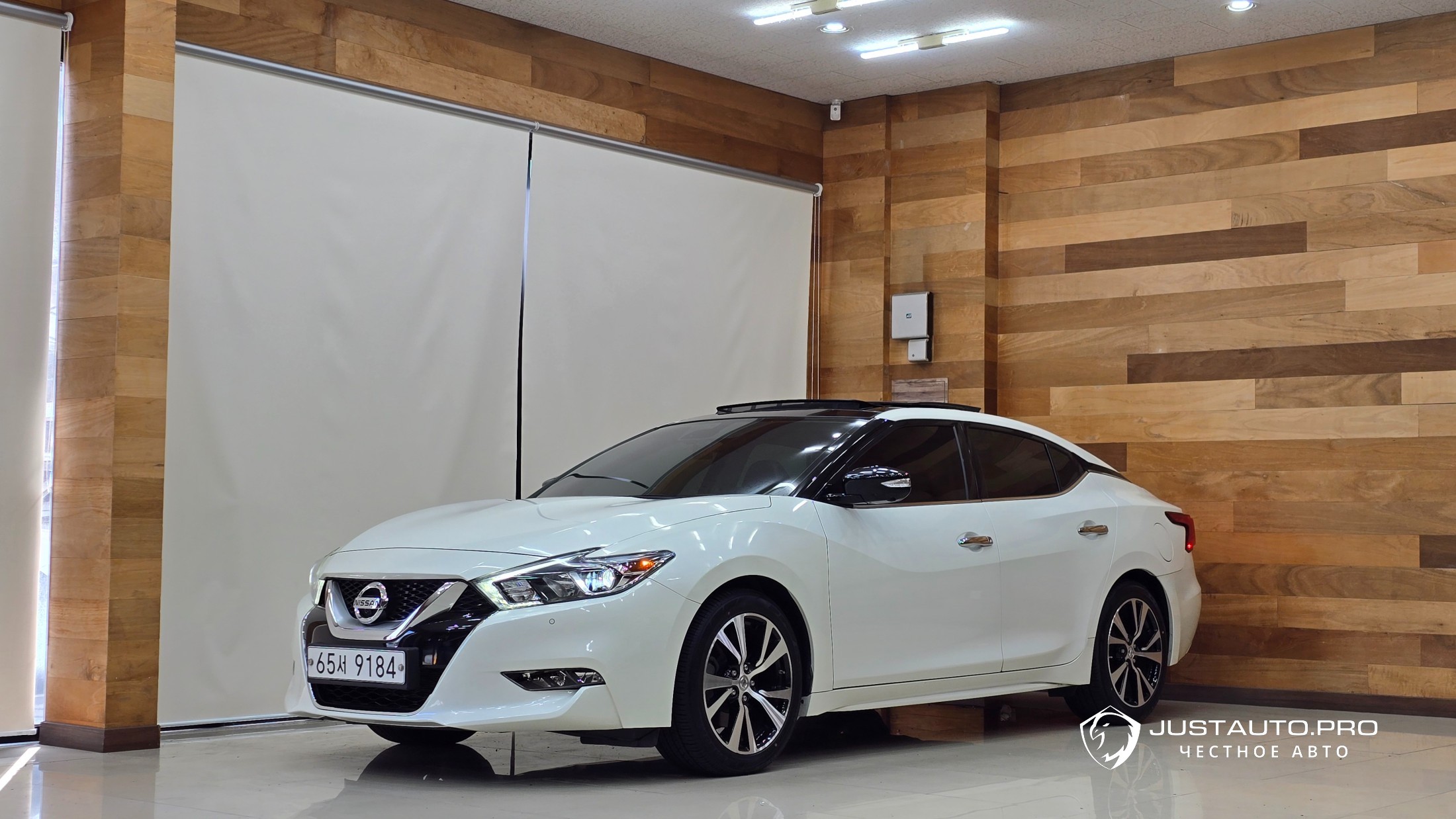 Автомобиль Nissan Maxima