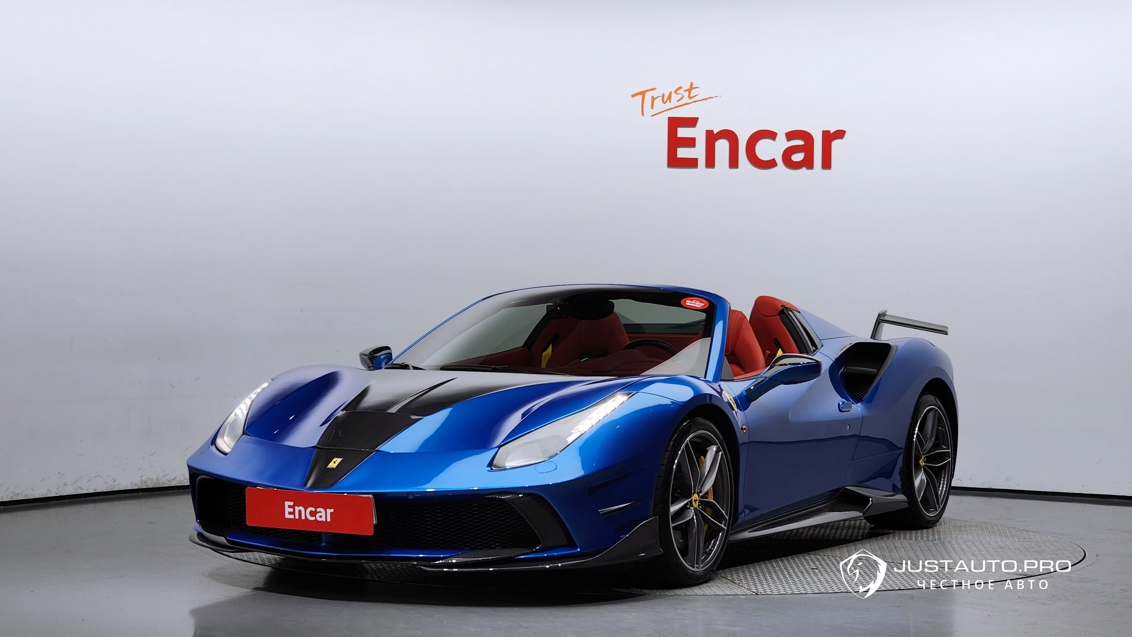 Автомобиль Ferrari 488