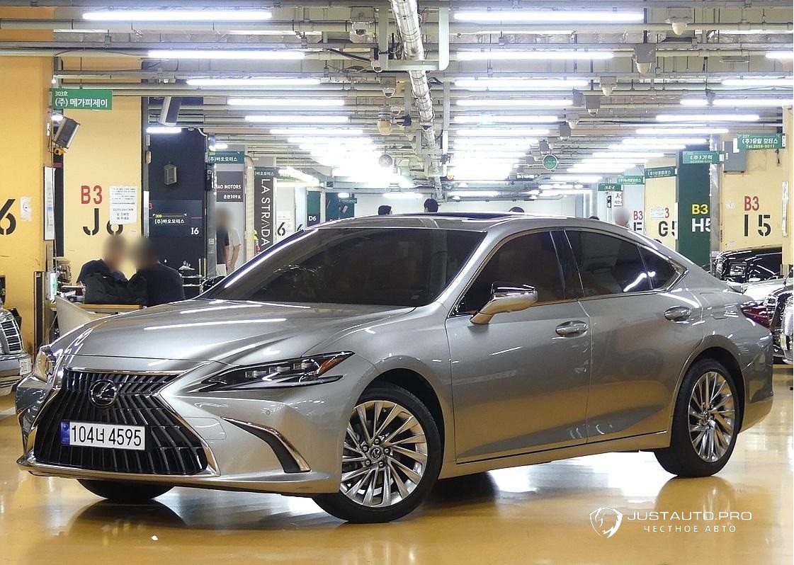 Автомобиль Lexus ES