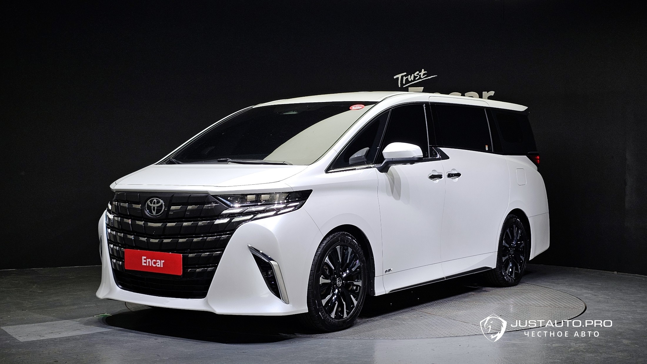 Автомобиль Toyota Alphard