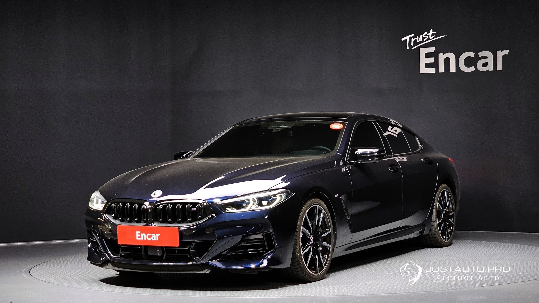 Автомобиль BMW 8-Series
