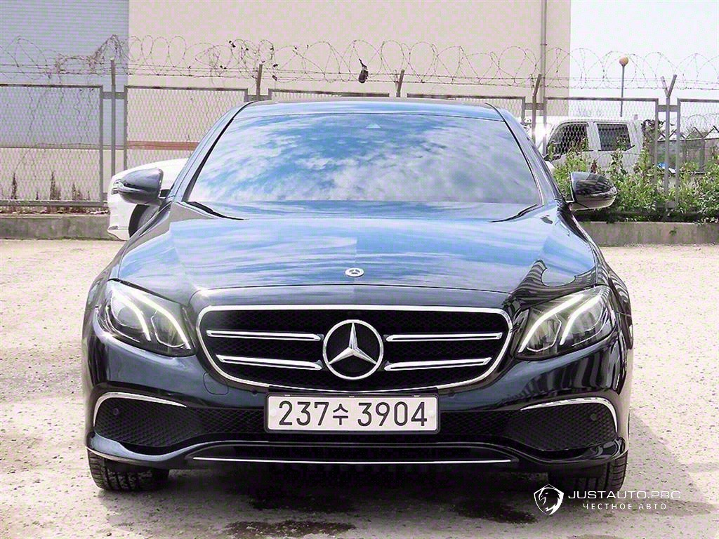Автомобиль Mercedes-Benz E-Class