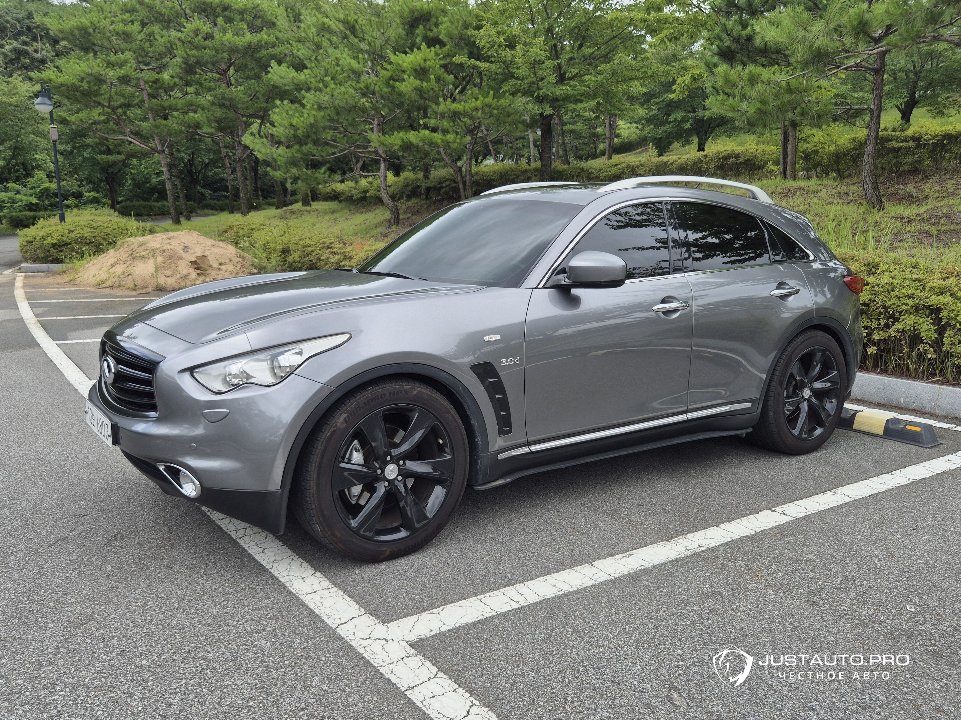Автомобиль Infiniti QX70