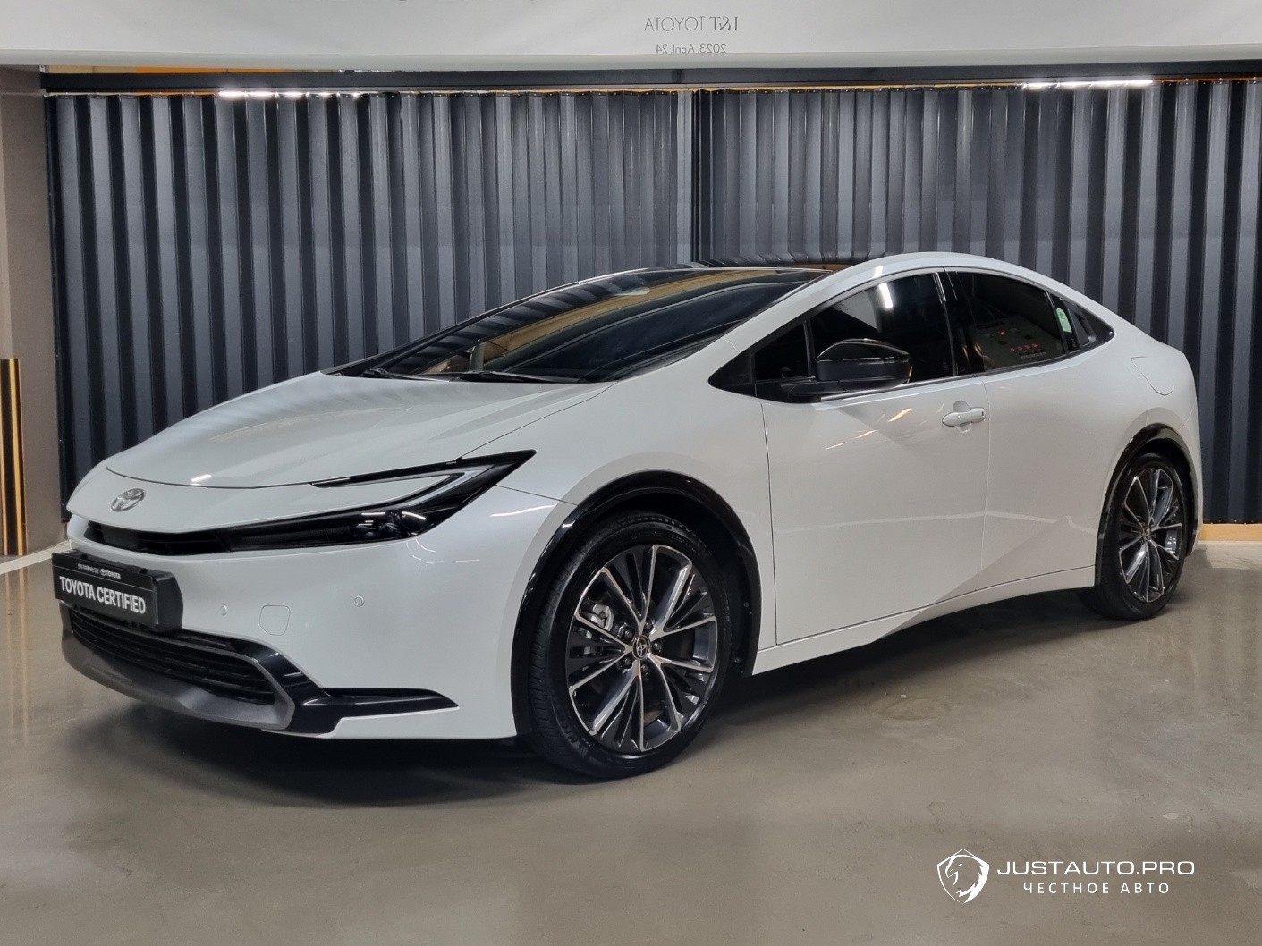Автомобиль Toyota Prius