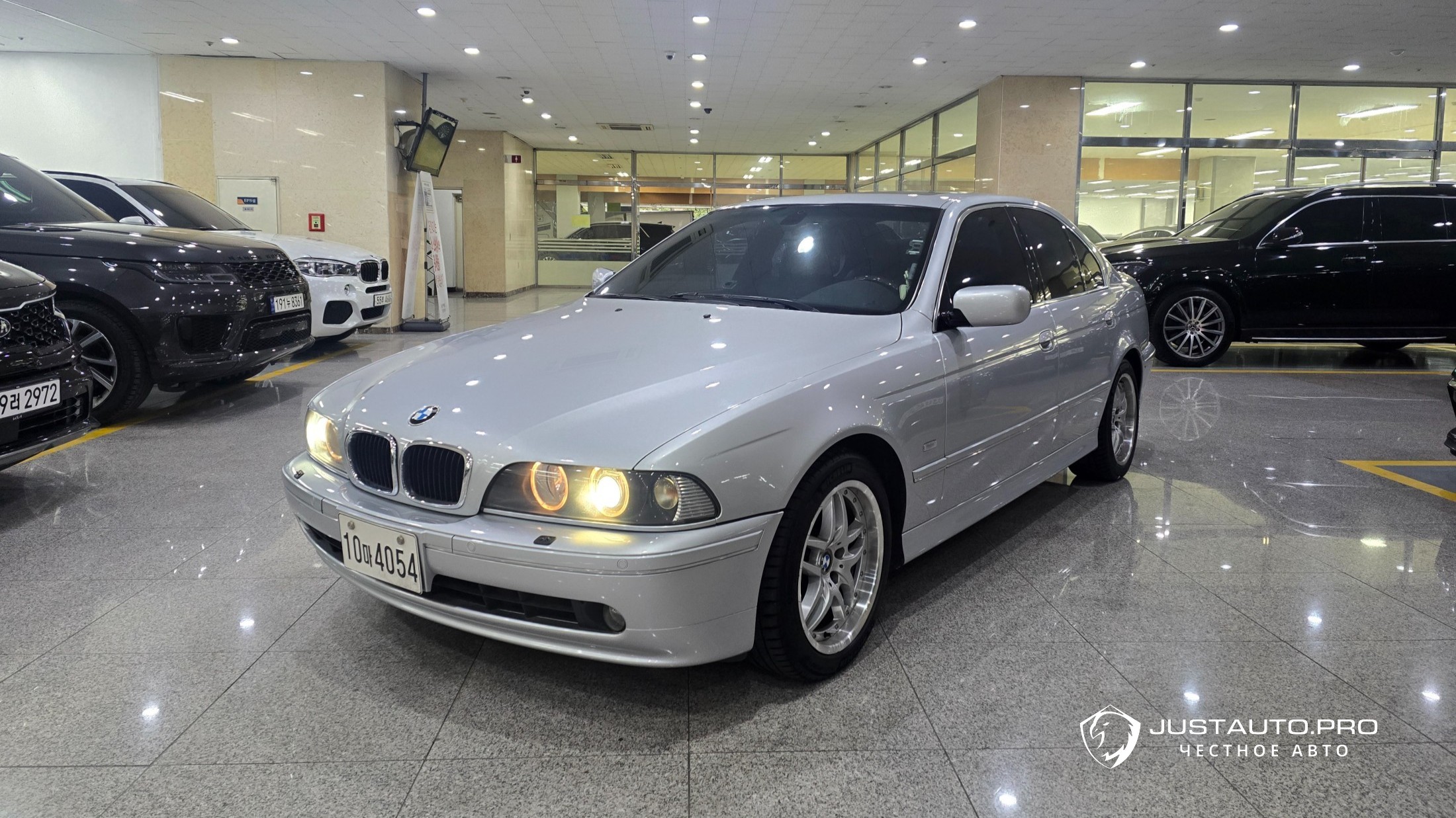 Автомобиль BMW 5-Series