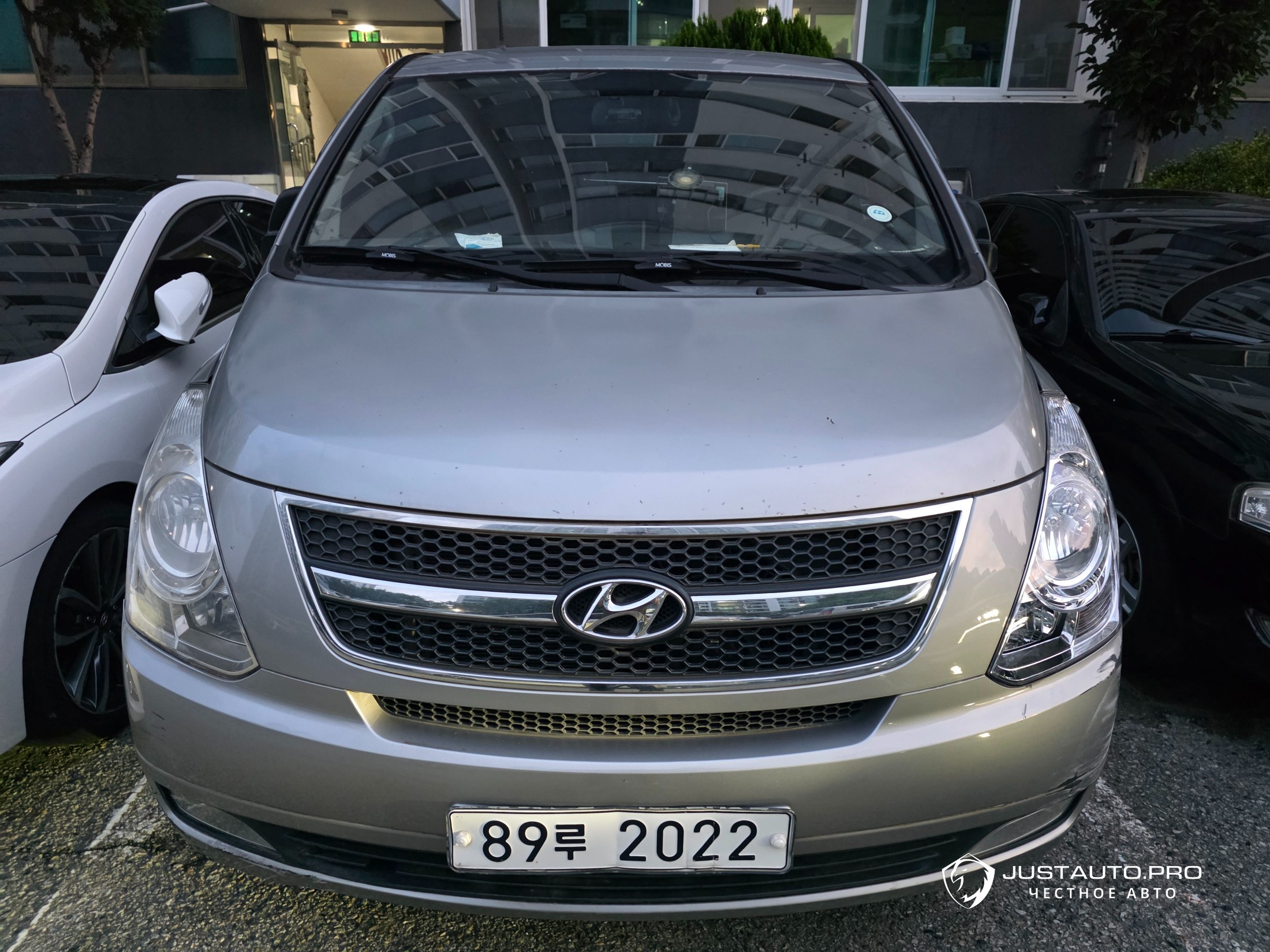 Автомобиль Hyundai Starex