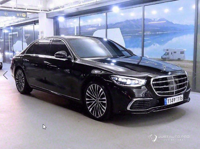 Автомобиль Mercedes-Benz S-Class