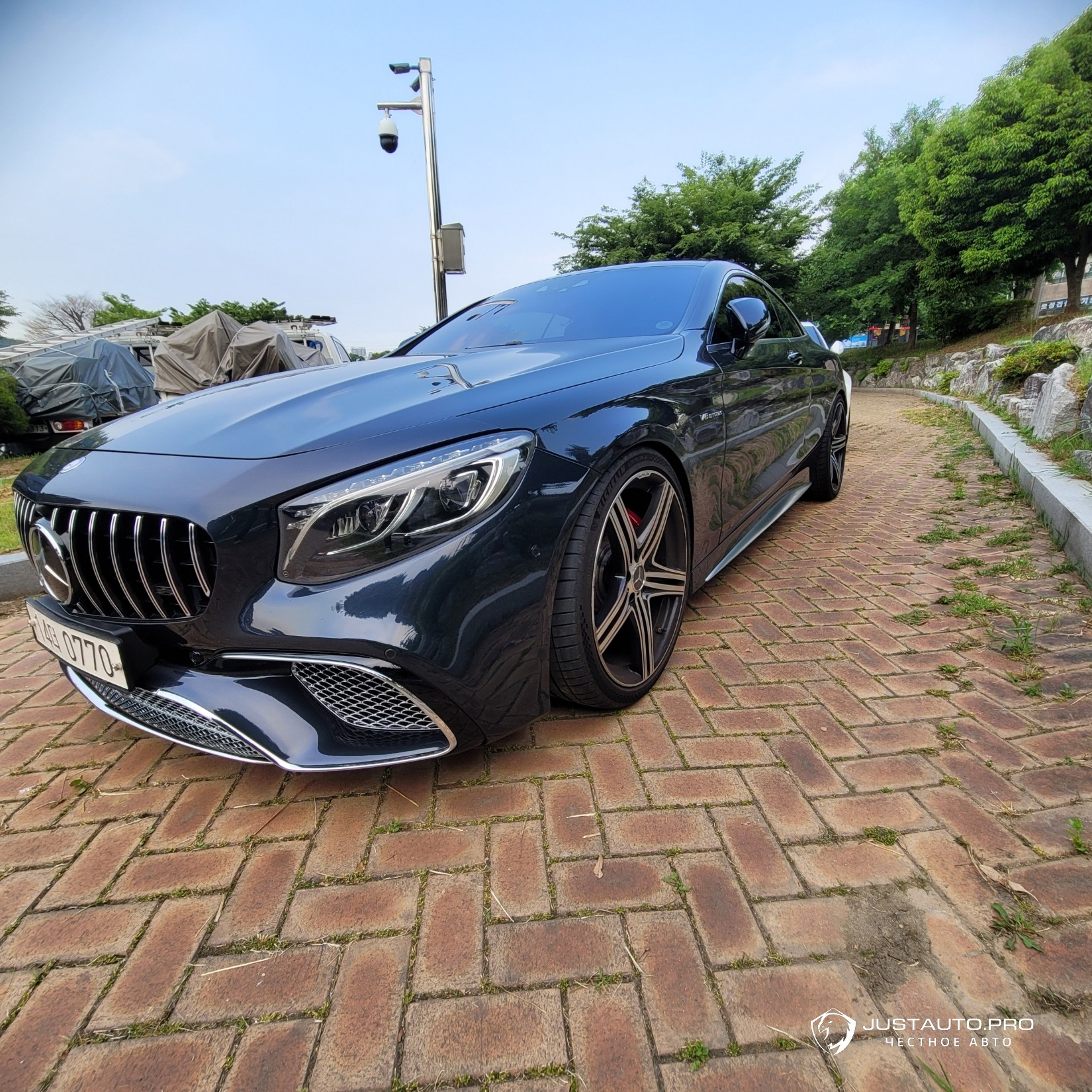 Автомобиль Mercedes-Benz S-Class