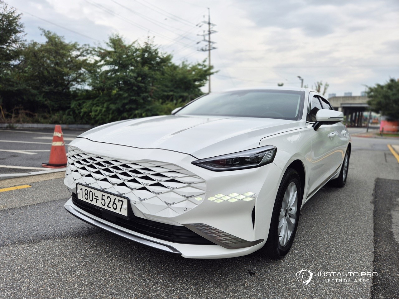 Автомобиль Kia K8