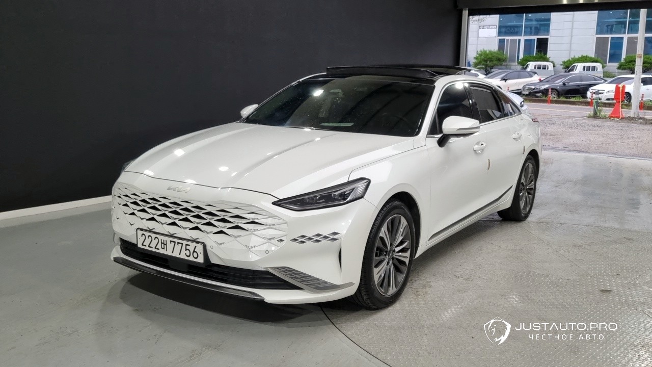 Автомобиль Kia K8