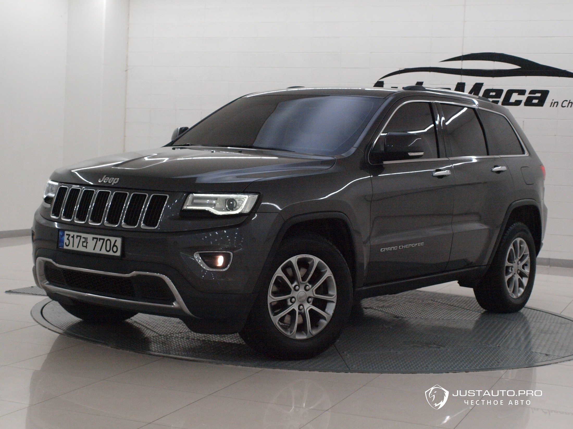 Автомобиль Jeep Cherokee
