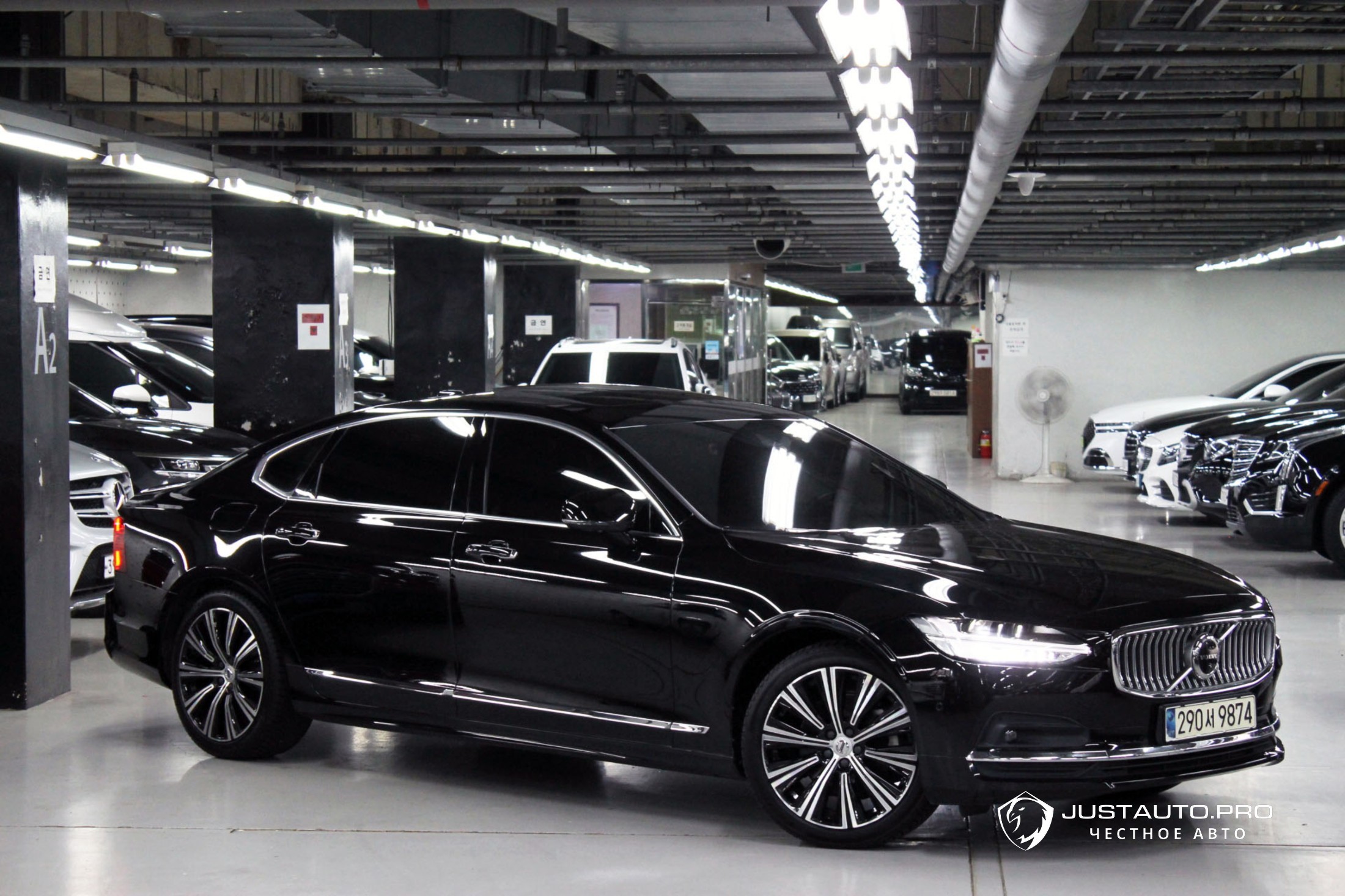 Автомобиль Volvo S90