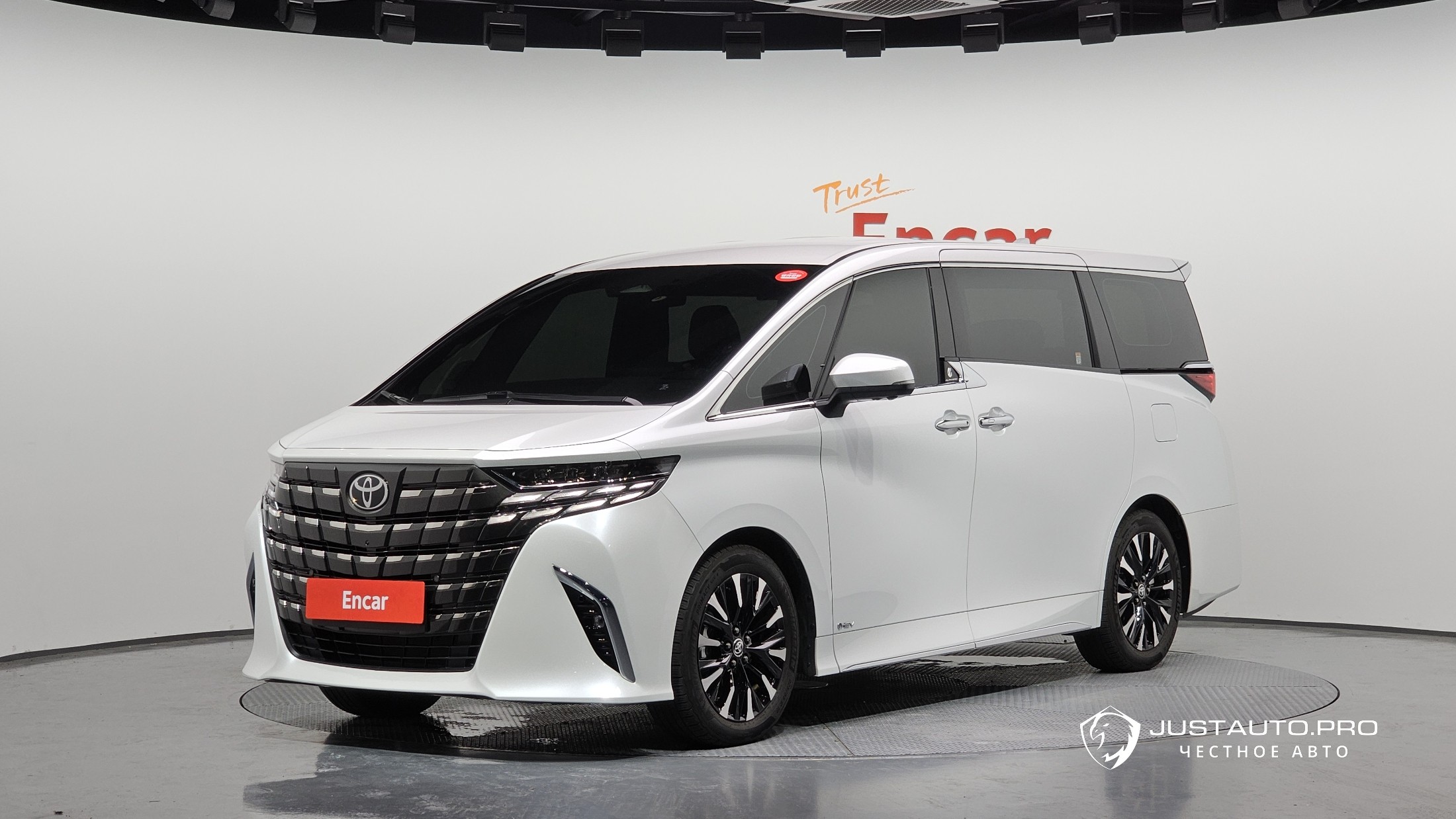 Автомобиль Toyota Alphard