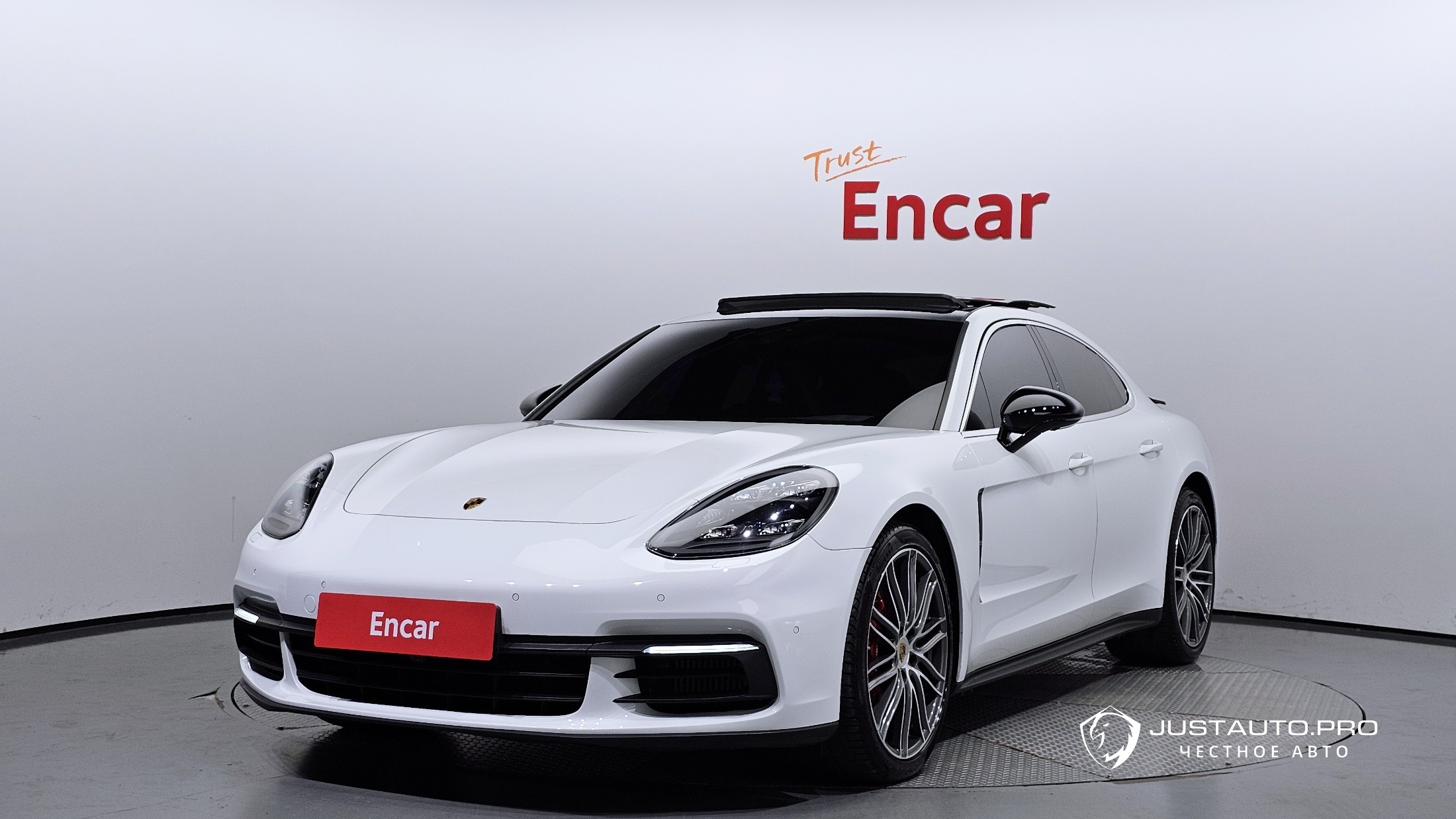 Автомобиль Porsche Panamera