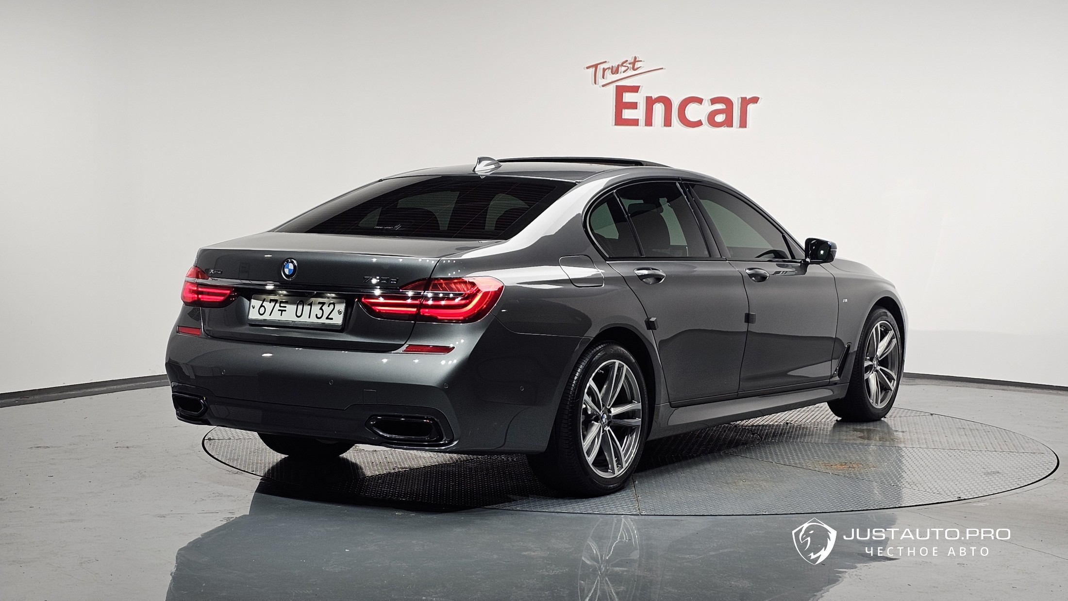 Автомобиль BMW 7-Series
