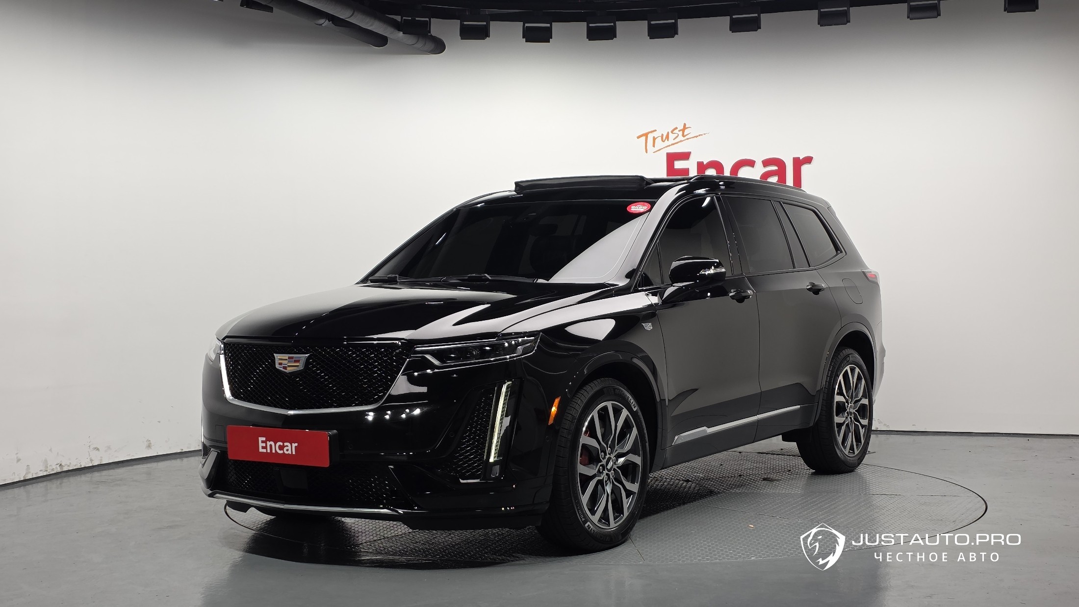 Автомобиль Cadillac XT6