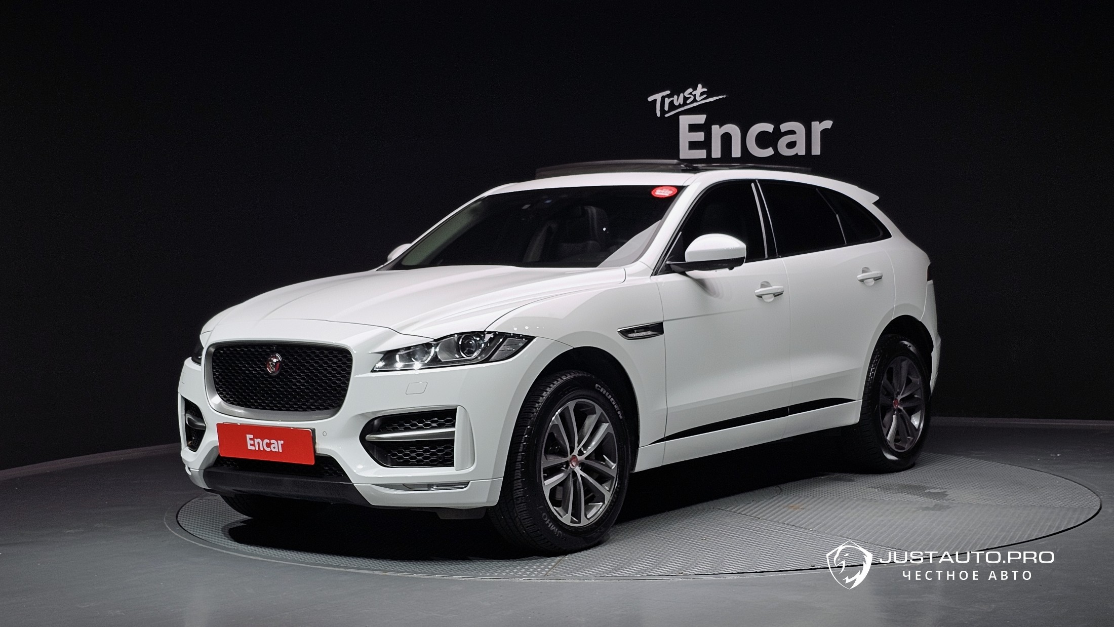 Автомобиль Jaguar F-PACE