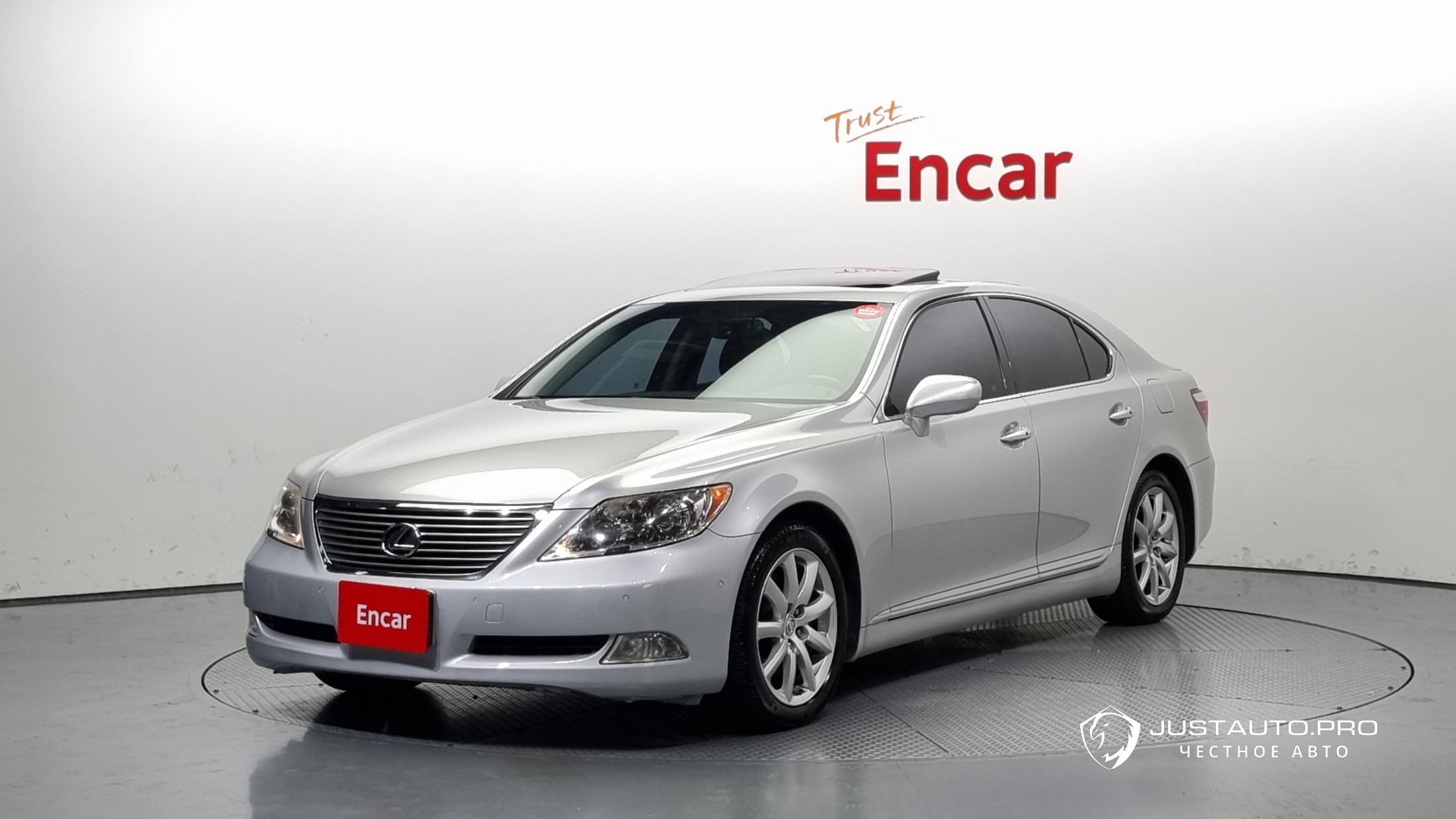 Автомобиль Lexus LS